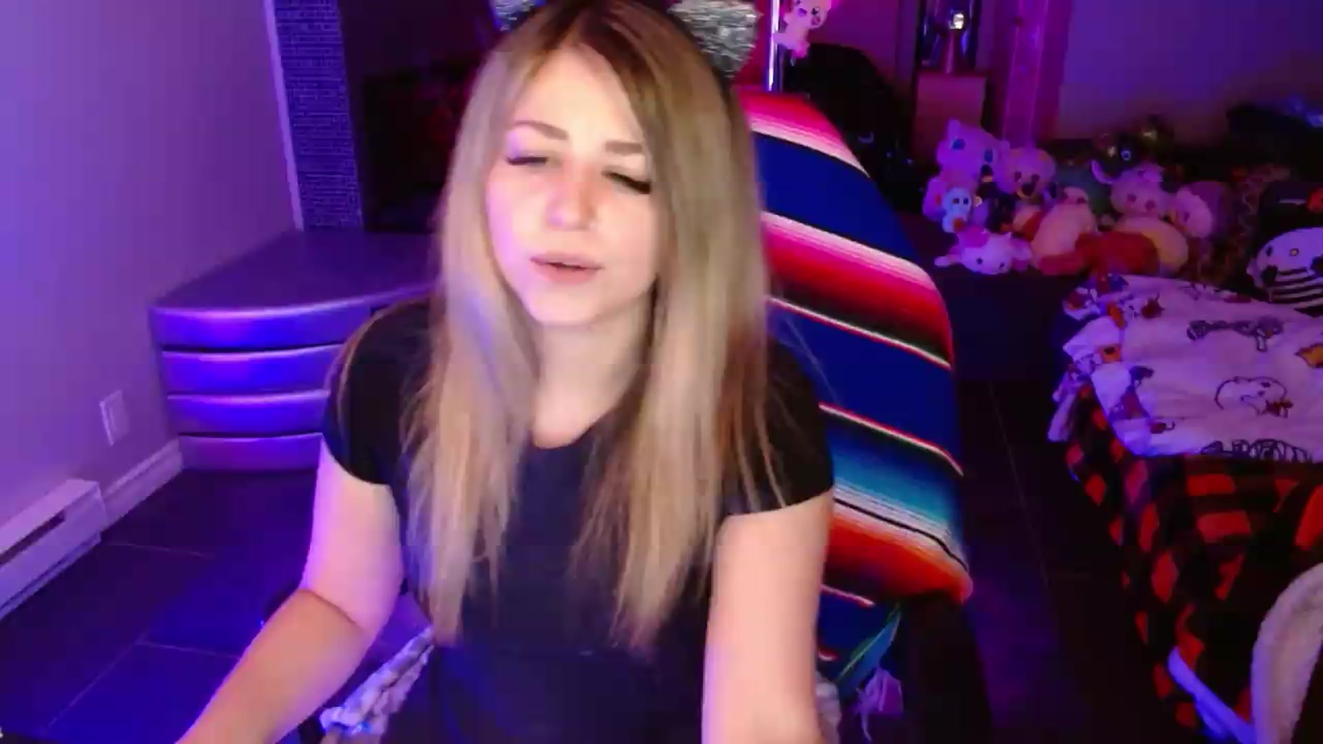Gallery image thumbnail from Serafina's myfreecams stream on, 08/03/2026, 03:07 image 10 of 20