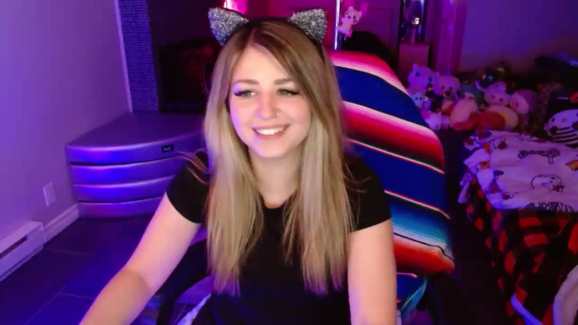 Gallery image thumbnail from Serafina's myfreecams stream on, 08/03/2026, 03:07 image 19 of 20