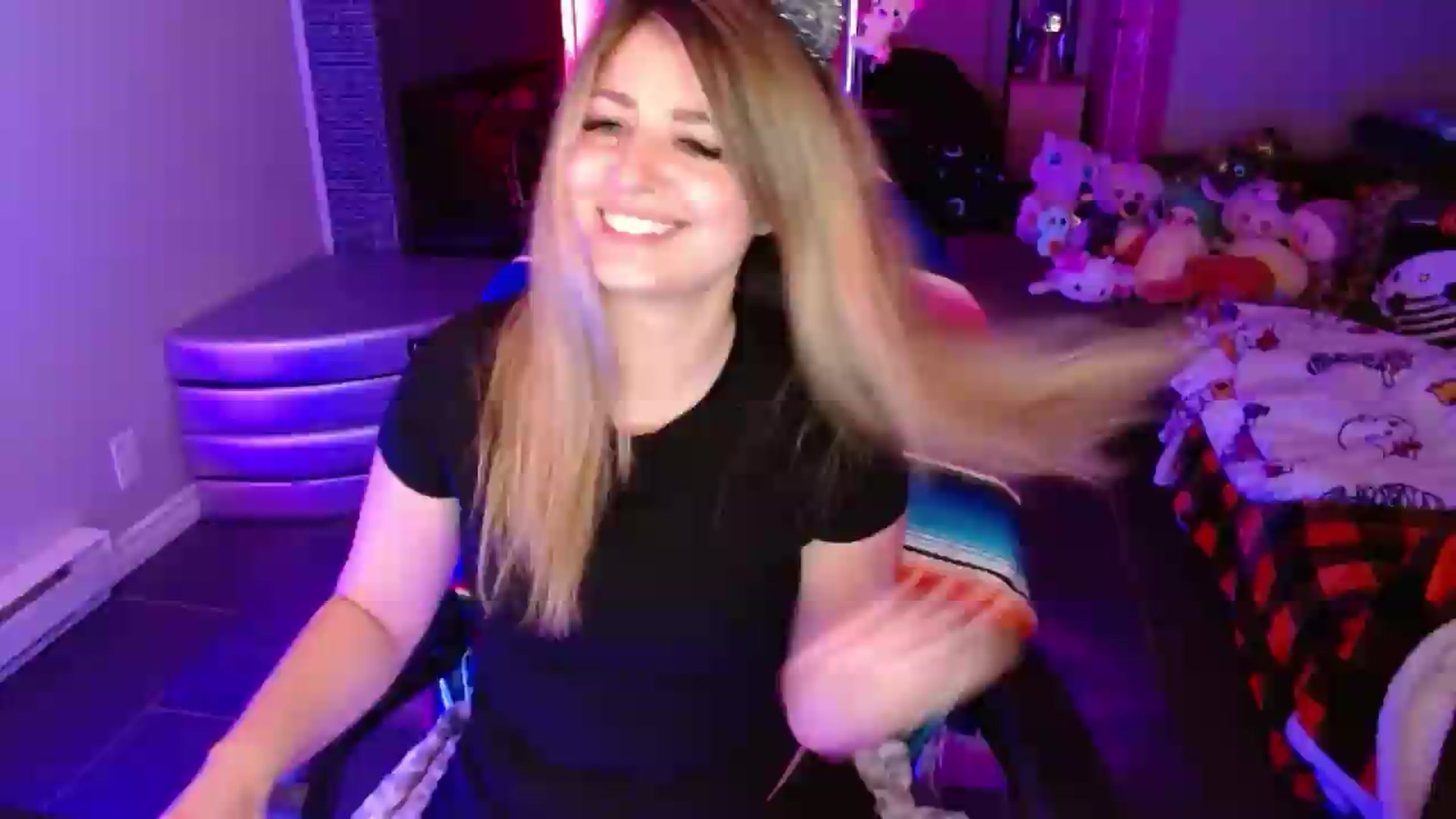 Gallery image thumbnail from Serafina's myfreecams stream on, 08/03/2026, 03:07 image 4 of 20