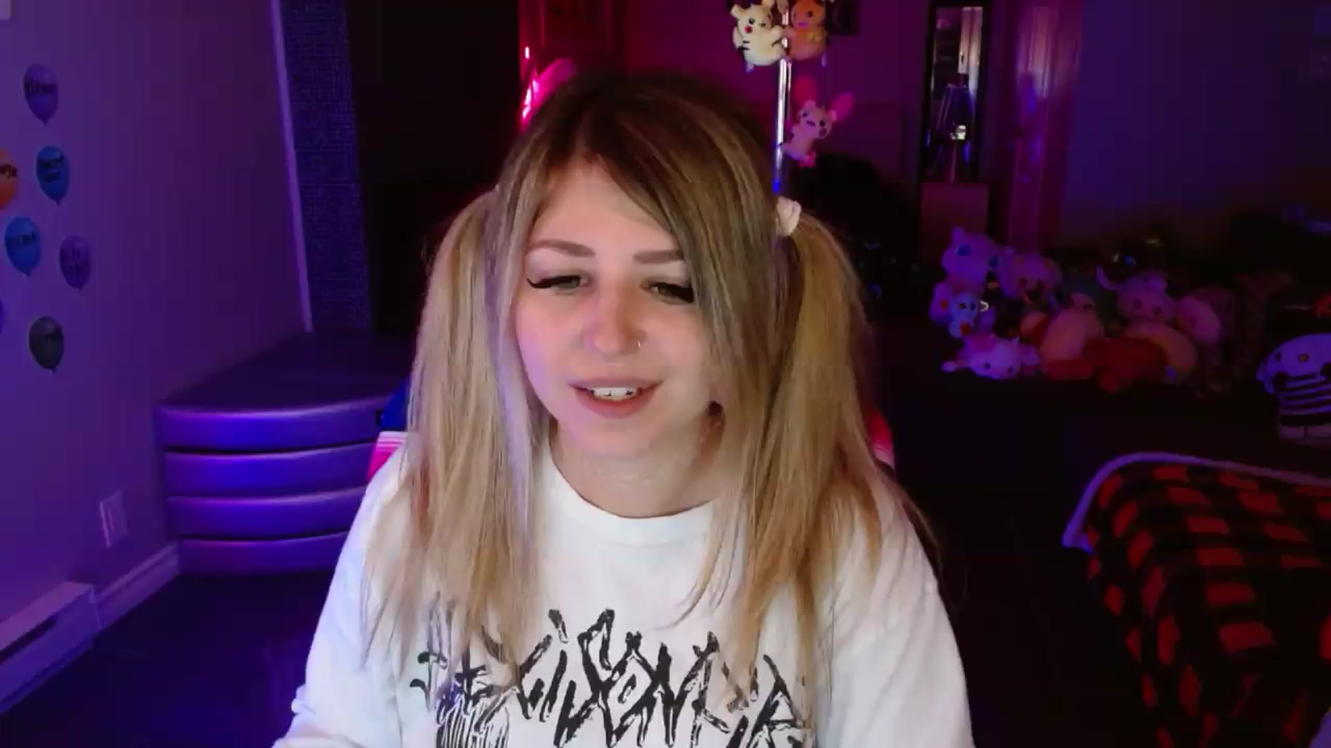 Gallery image thumbnail from Serafina's myfreecams stream on, 08/05/2026, 03:13 image 10 of 20