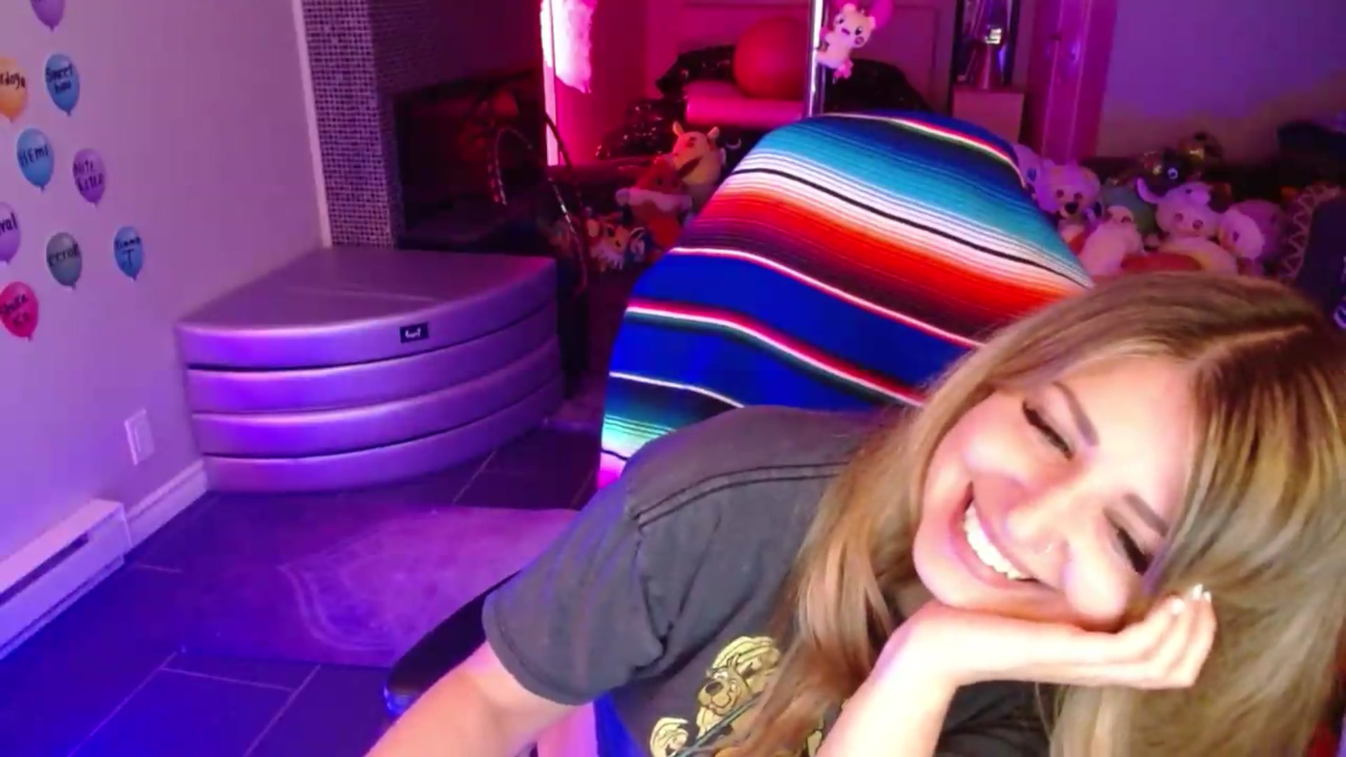 Gallery image thumbnail from Serafina's myfreecams stream on, 08/06/2026, 03:49 image 17 of 20