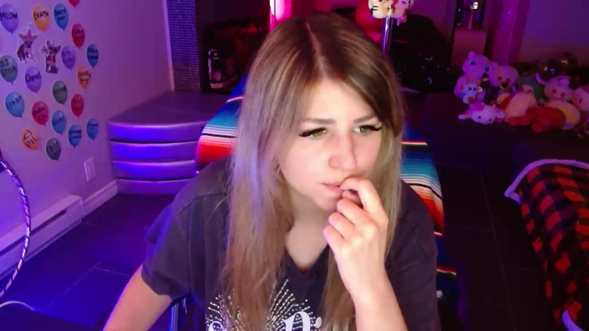 Gallery image thumbnail from Serafina's myfreecams stream on, 08/12/2026, 04:10 image 17 of 20