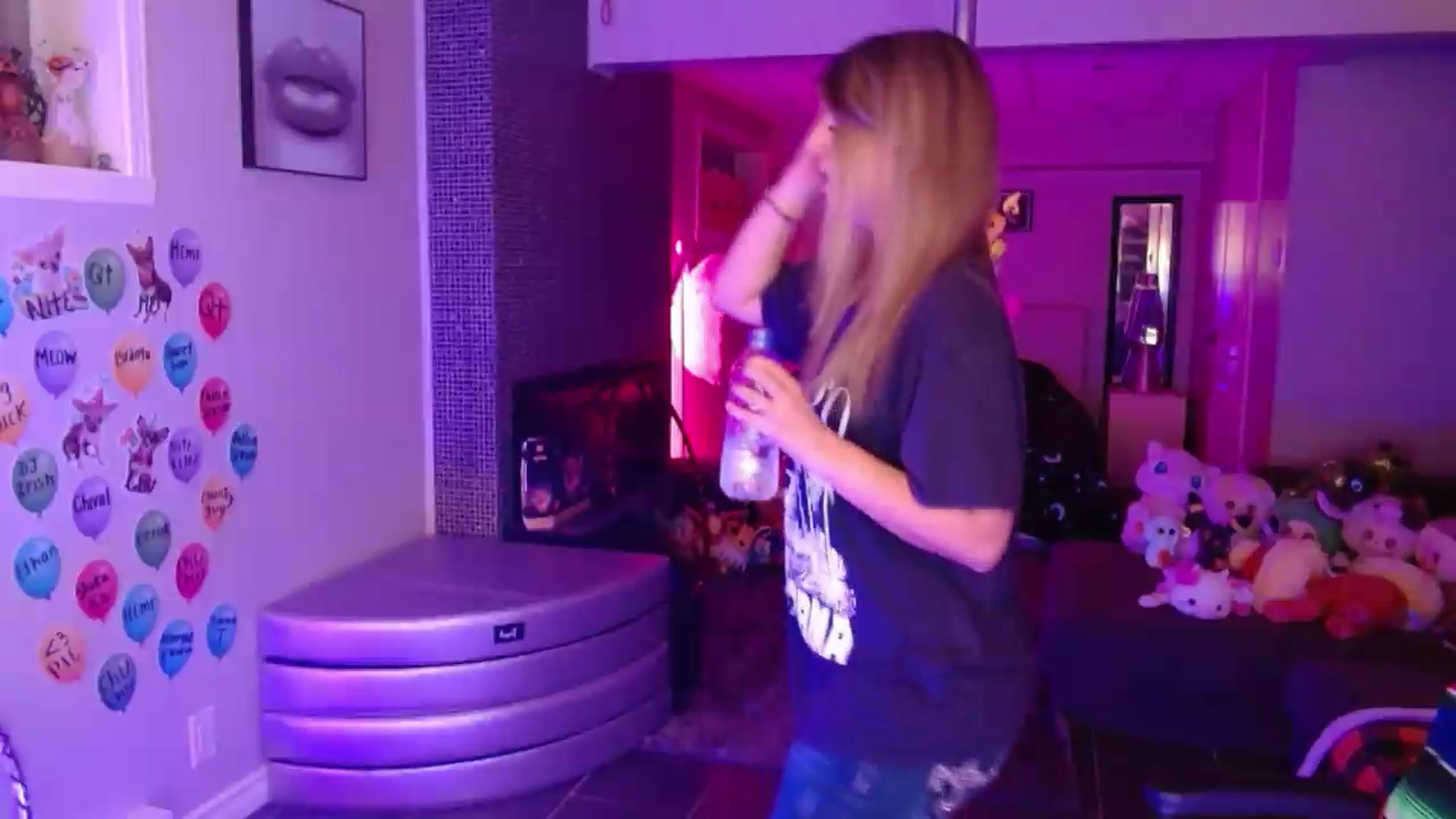Gallery image thumbnail from Serafina's myfreecams stream on, 08/12/2026, 04:10 image 12 of 20
