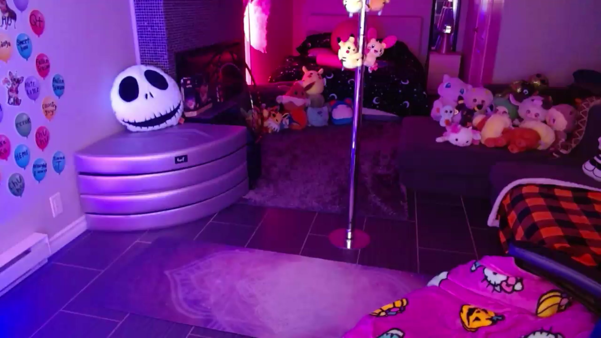 Gallery image thumbnail from Serafina's myfreecams stream on, 08/14/2026, 03:55 image 15 of 20