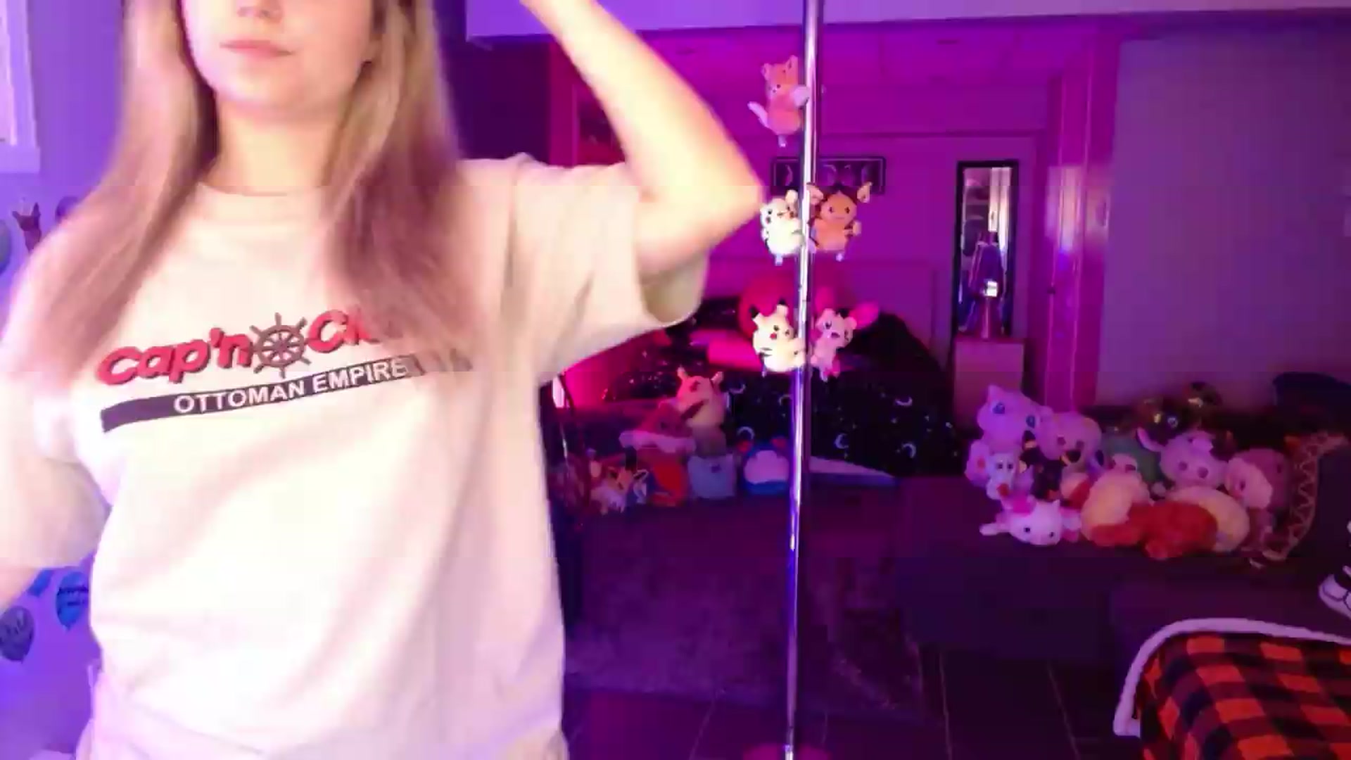 Gallery image thumbnail from Serafina's myfreecams stream on, 08/14/2026, 03:55 image 9 of 20