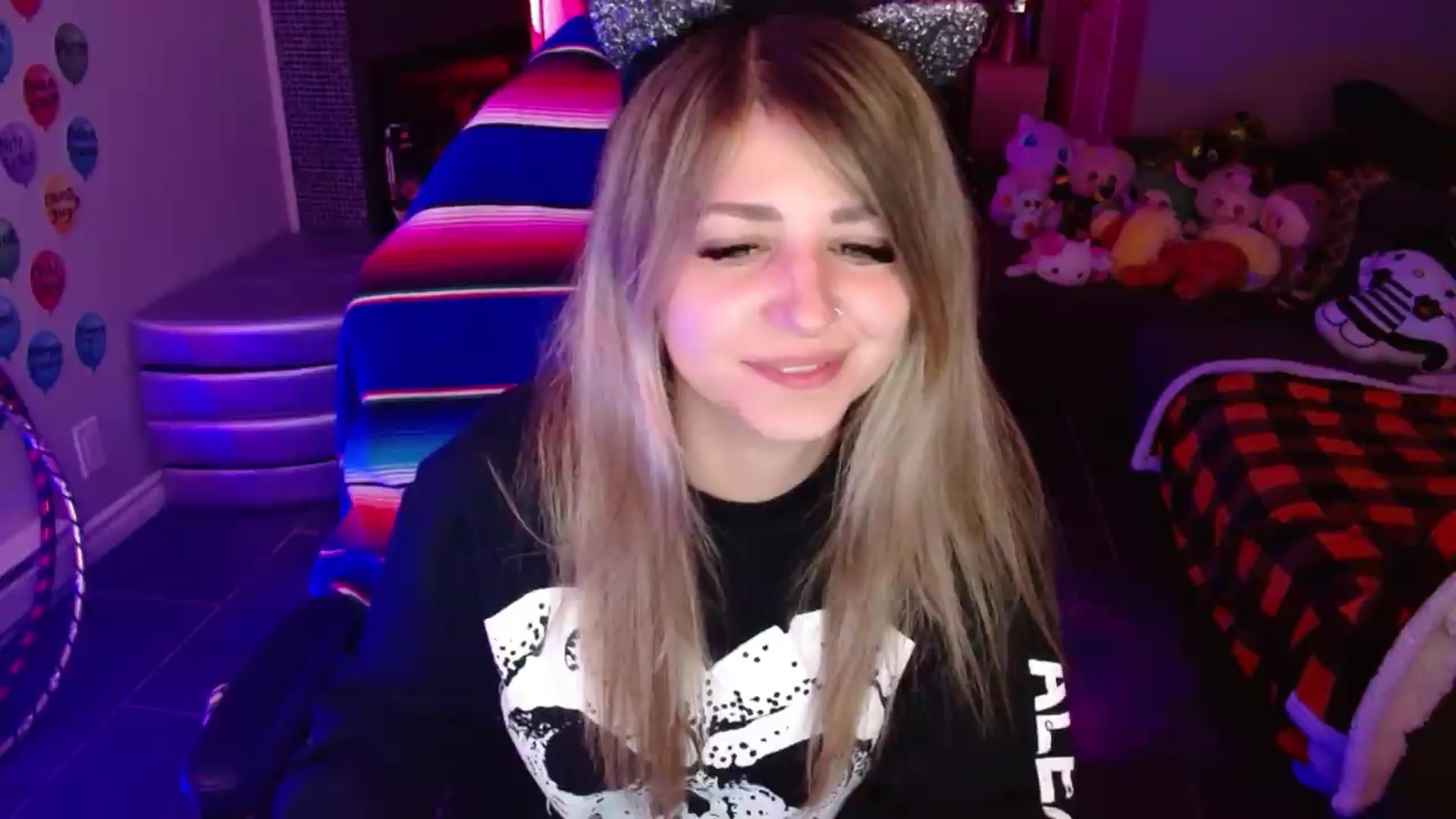 Gallery image thumbnail from Serafina's myfreecams stream on, 08/16/2026, 03:11 image 16 of 20