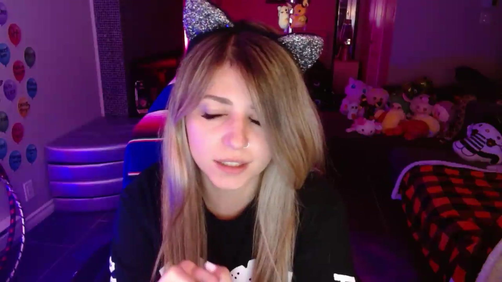 Gallery image thumbnail from Serafina's myfreecams stream on, 08/16/2026, 03:11 image 18 of 20