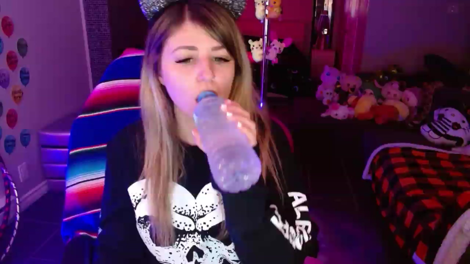 Gallery image thumbnail from Serafina's myfreecams stream on, 08/16/2026, 03:11 image 2 of 20