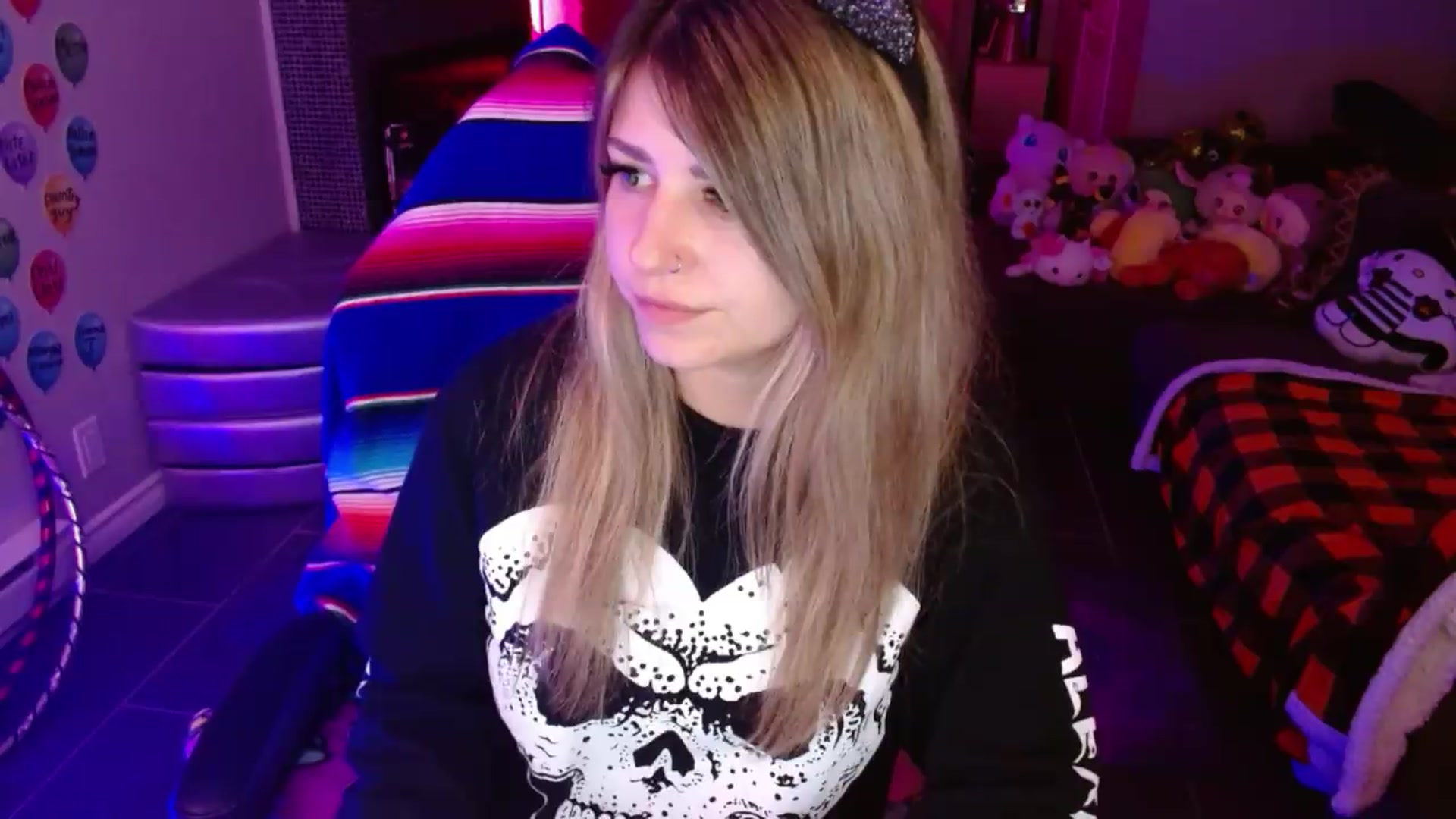 Gallery image thumbnail from Serafina's myfreecams stream on, 08/16/2026, 03:11 image 14 of 20