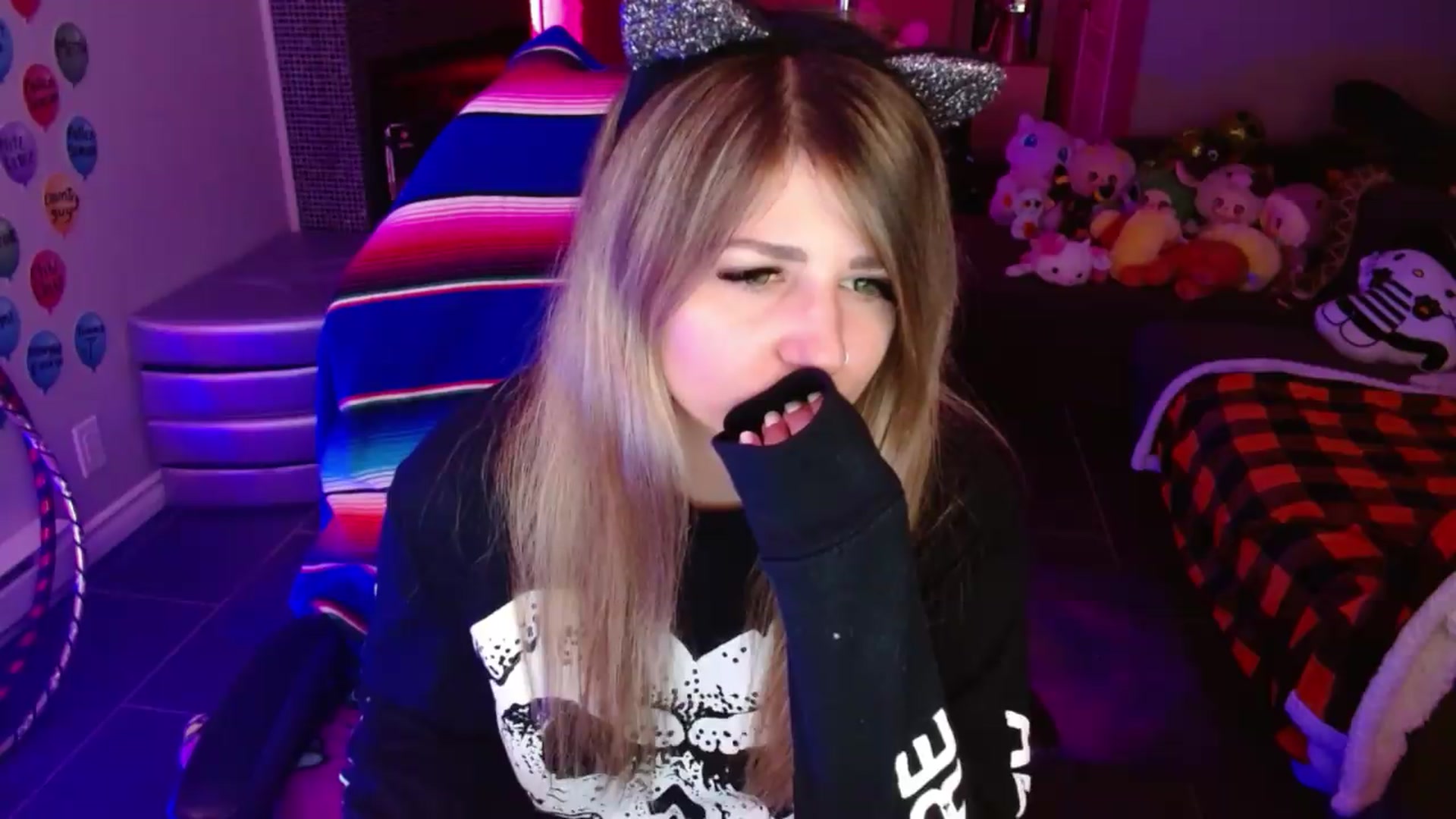 Gallery image thumbnail from Serafina's myfreecams stream on, 08/16/2026, 03:11 image 12 of 20