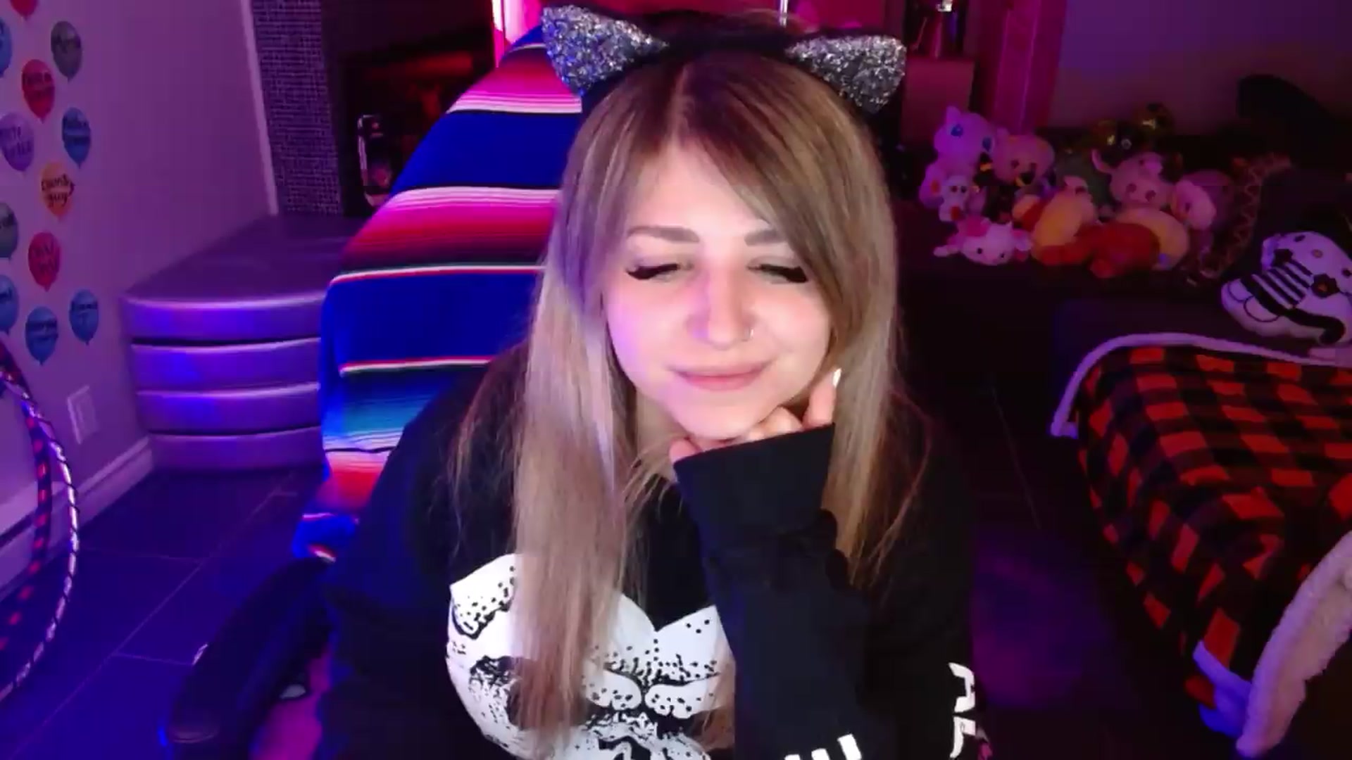 Gallery image thumbnail from Serafina's myfreecams stream on, 08/16/2026, 03:11 image 15 of 20