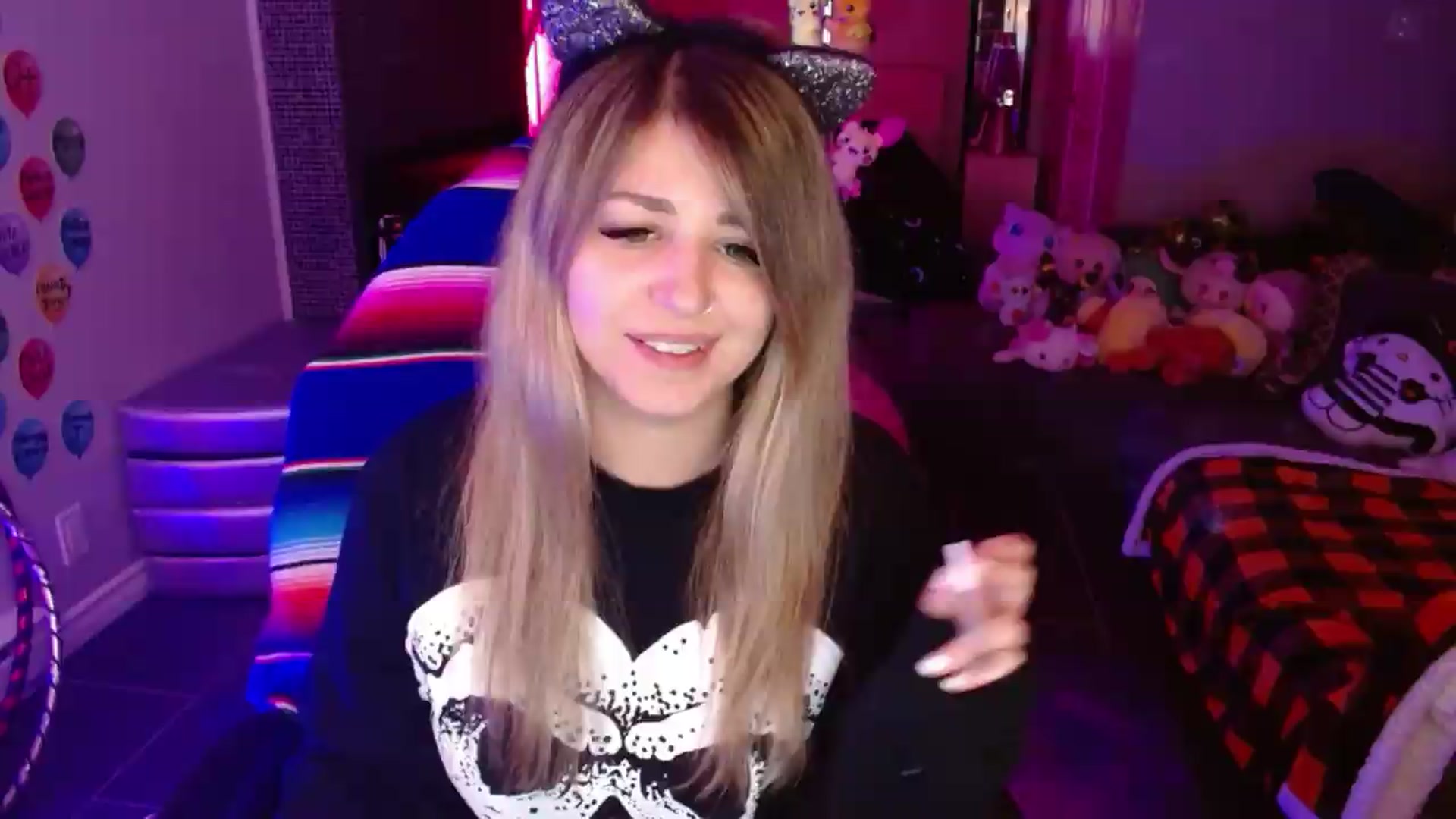 Gallery image thumbnail from Serafina's myfreecams stream on, 08/16/2026, 03:11 image 10 of 20