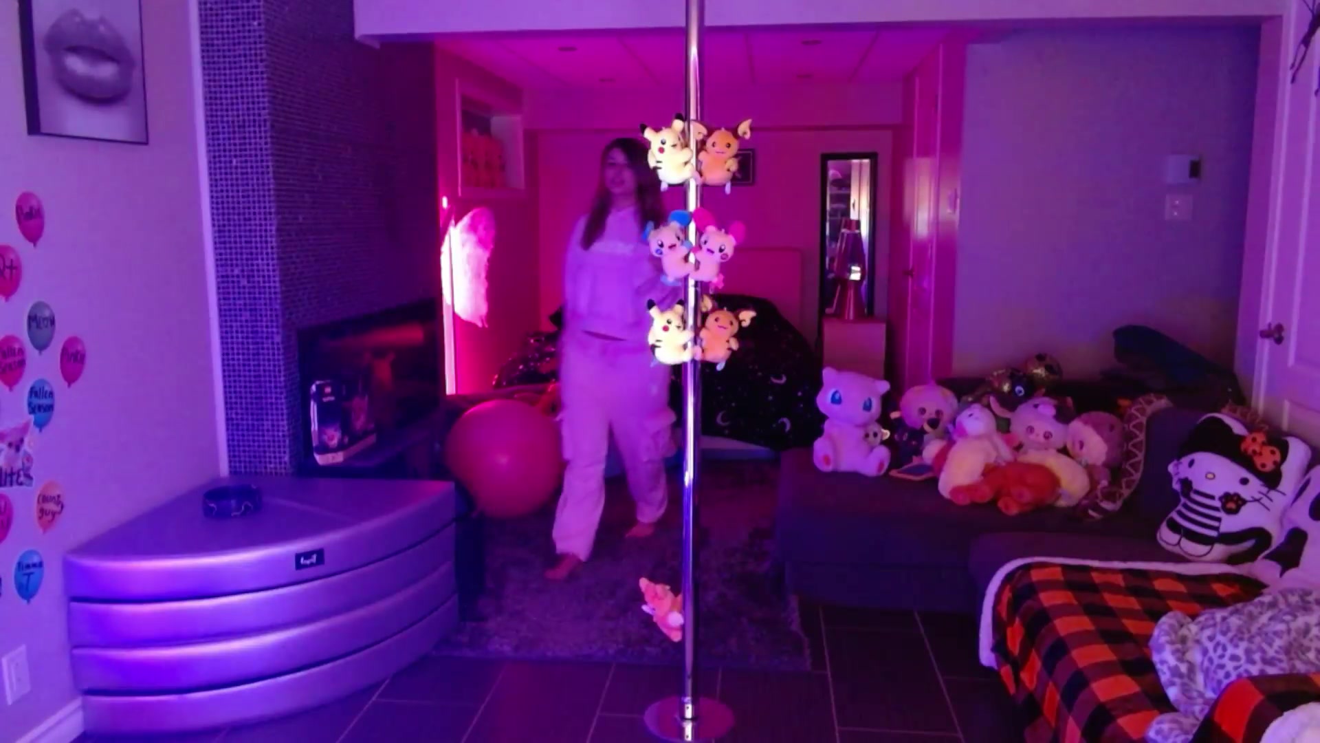 Gallery image thumbnail from Serafina's myfreecams stream on, 08/24/2026, 03:41 image 14 of 20