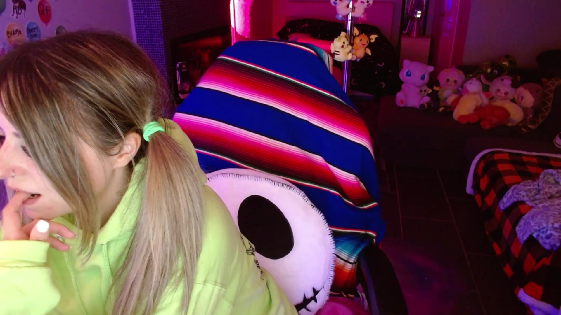 Gallery image thumbnail from Serafina's myfreecams stream on, 08/26/2026, 04:42 image 19 of 20