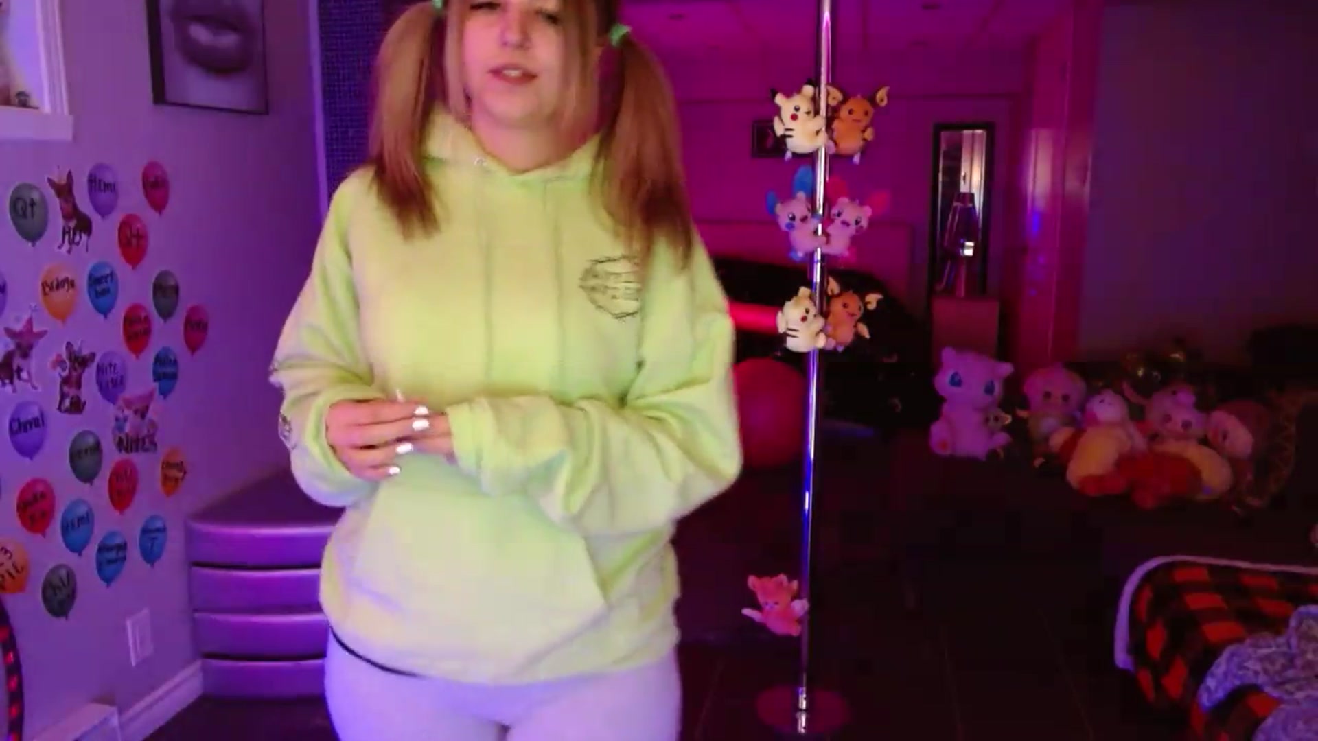 Gallery image thumbnail from Serafina's myfreecams stream on, 08/26/2026, 04:42 image 15 of 20