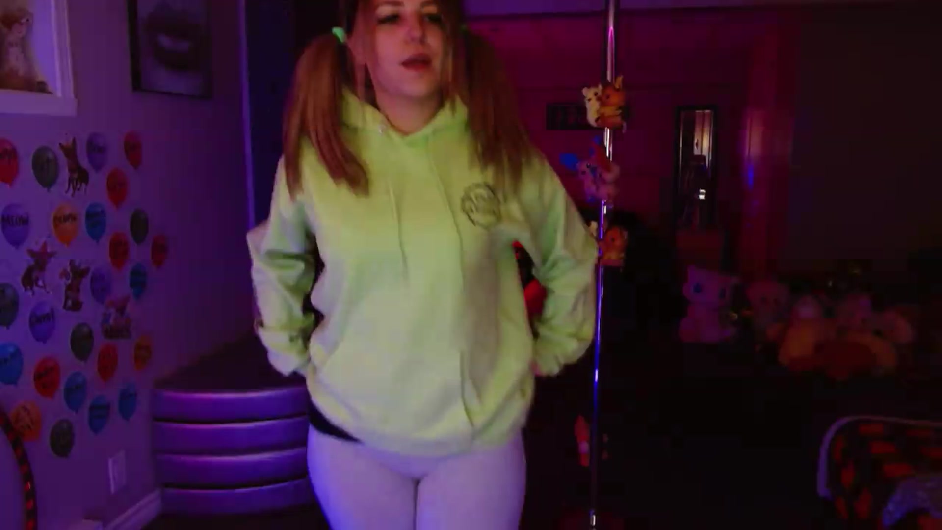 Gallery image thumbnail from Serafina's myfreecams stream on, 08/26/2026, 04:42 image 13 of 20