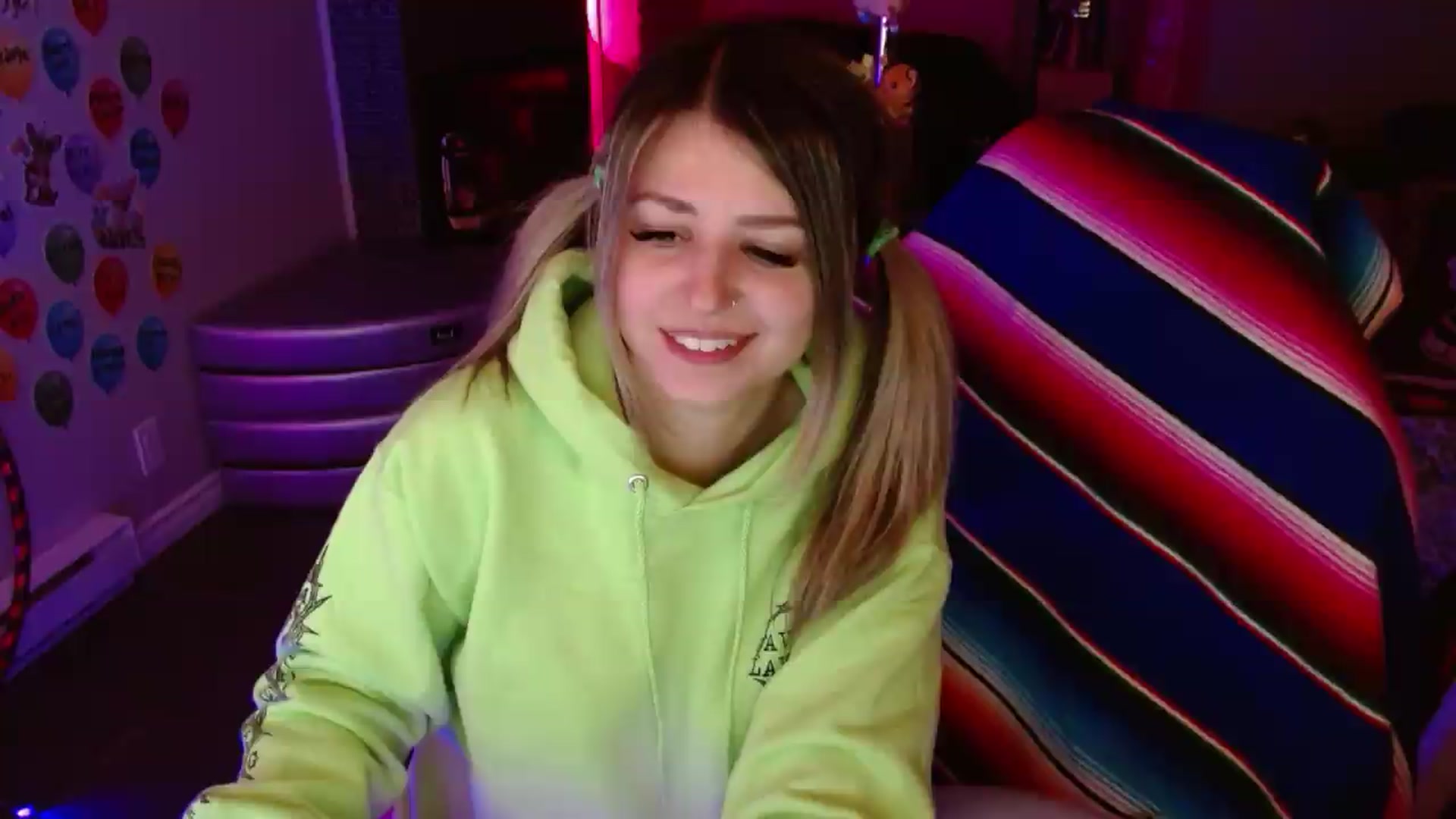 Gallery image thumbnail from Serafina's myfreecams stream on, 08/26/2026, 04:42 image 2 of 20