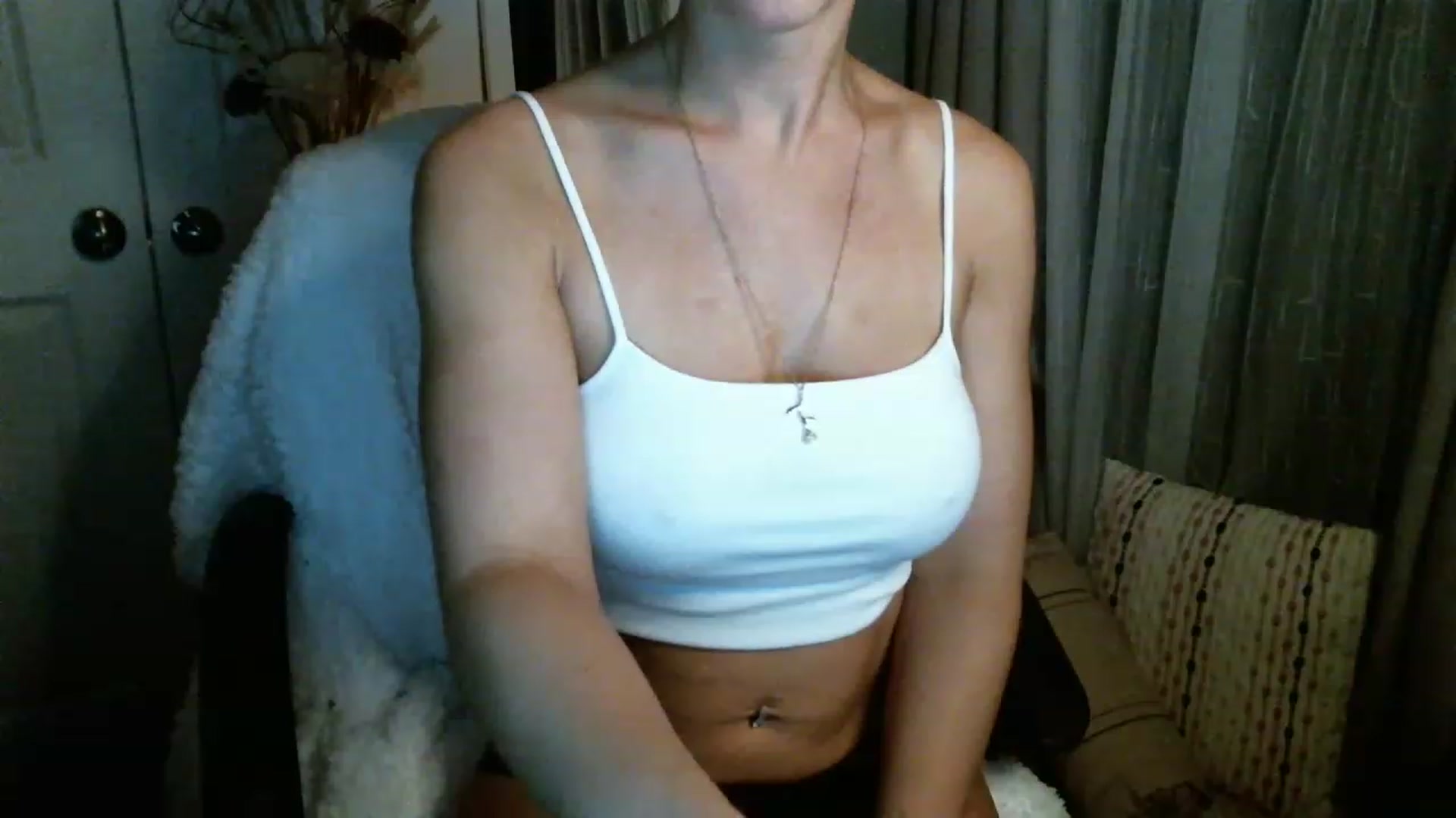 Gallery image thumbnail from SeraphinaR's myfreecams stream on, 11/22/2022, 03:13 image 13 of 20