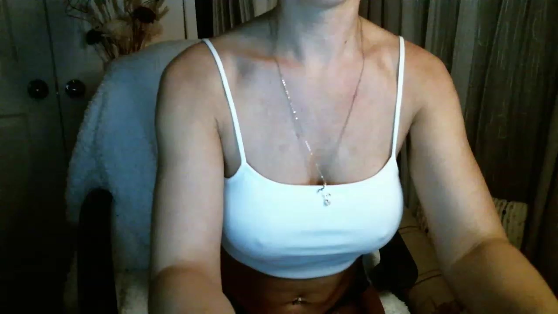 Gallery image thumbnail from SeraphinaR's myfreecams stream on, 11/22/2022, 03:13 image 10 of 20