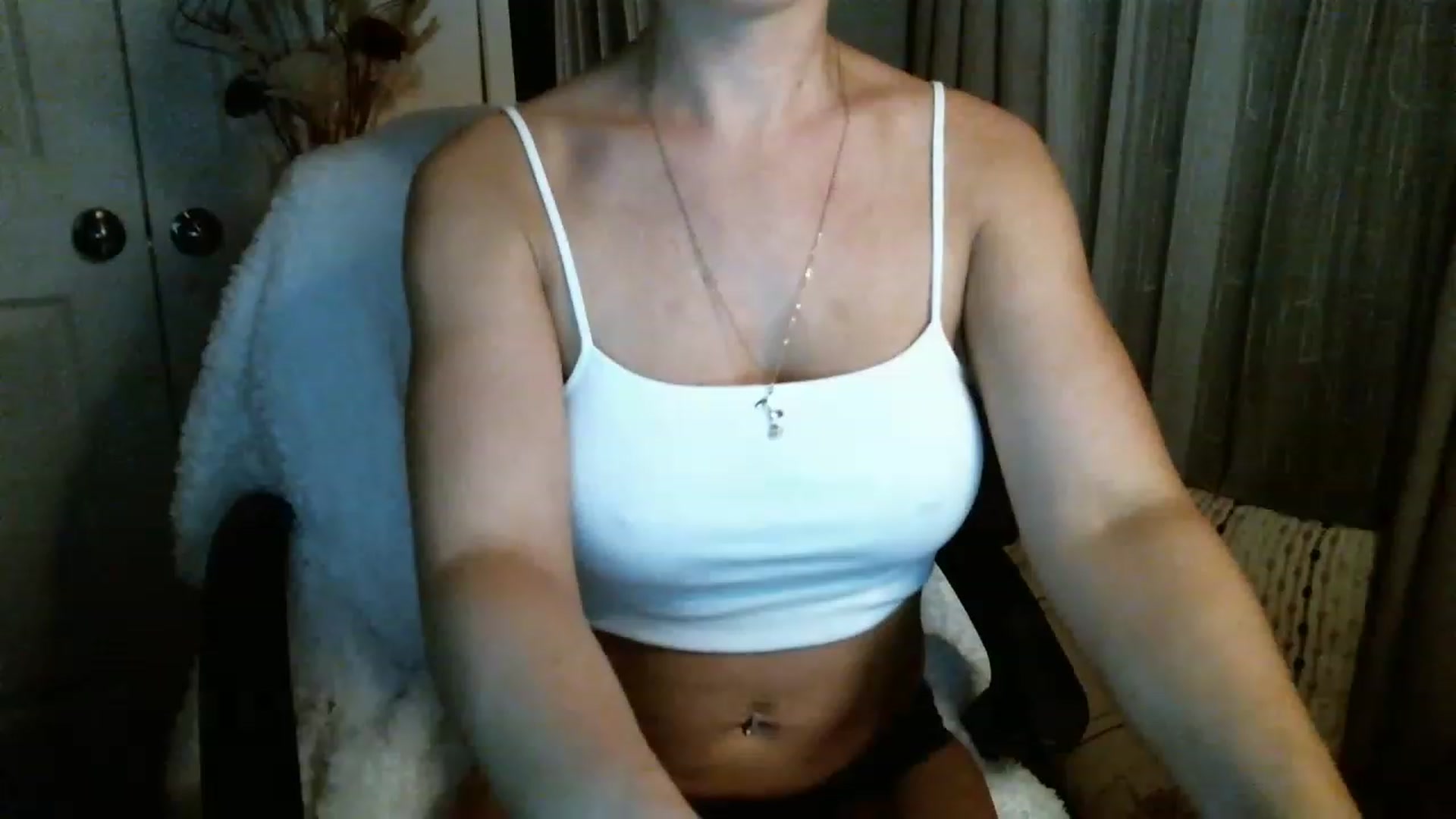Gallery image thumbnail from SeraphinaR's myfreecams stream on, 11/22/2022, 03:13 image 11 of 20