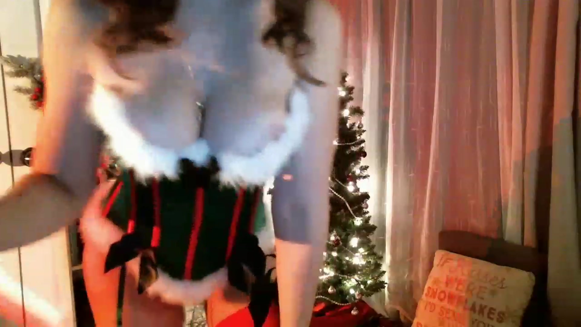 Gallery image thumbnail from SeraphinaR's myfreecams stream on, 12/20/2022, 04:28 image 13 of 20