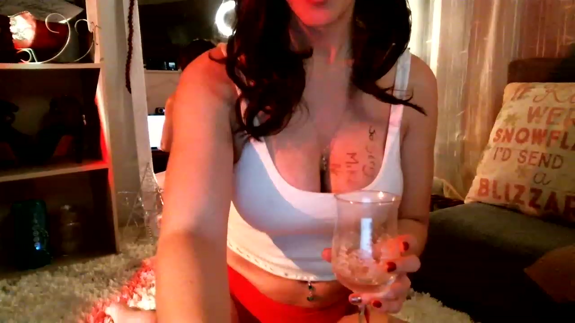Gallery image thumbnail from SeraphinaR's myfreecams stream on, 12/23/2022, 04:56 image 16 of 20