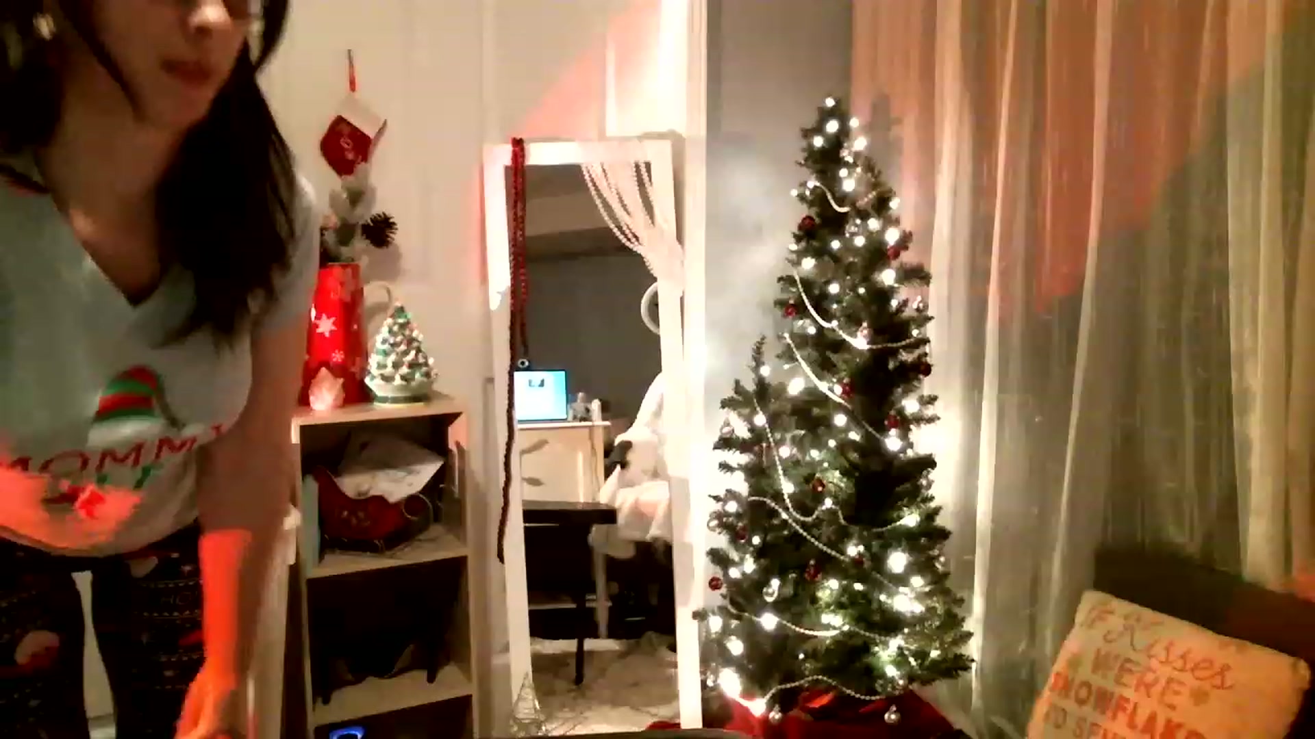 Gallery image thumbnail from SeraphinaR's myfreecams stream on, 12/23/2022, 16:28 image 3 of 20