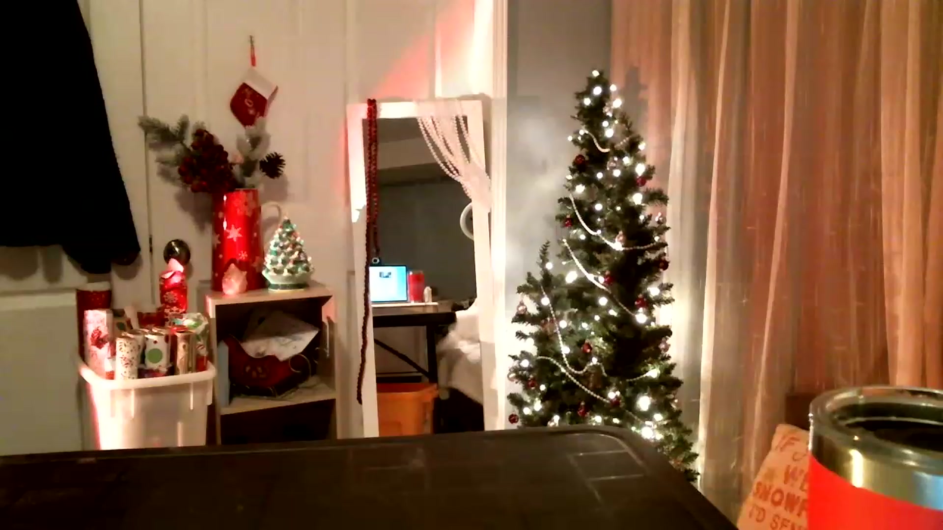 Gallery image thumbnail from SeraphinaR's myfreecams stream on, 12/23/2022, 16:28 image 4 of 20