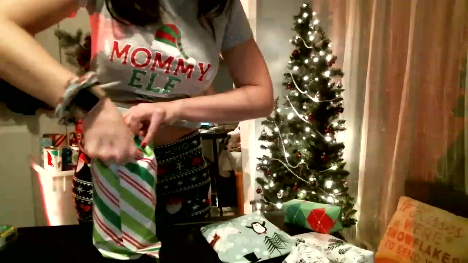 Gallery image thumbnail from SeraphinaR's myfreecams stream on, 12/23/2022, 17:55 image 7 of 20