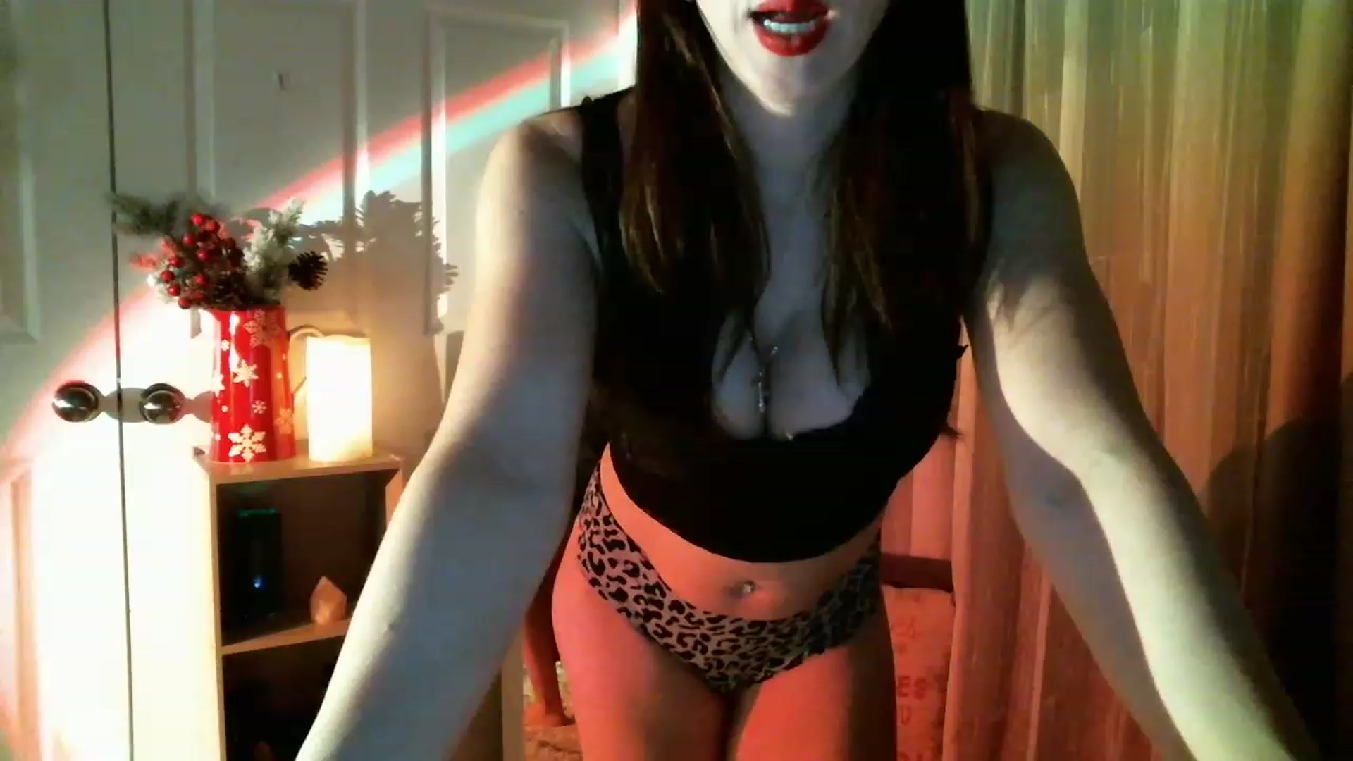 Gallery image thumbnail from SeraphinaR's myfreecams stream on, 01/05/2023, 02:35 image 1 of 20