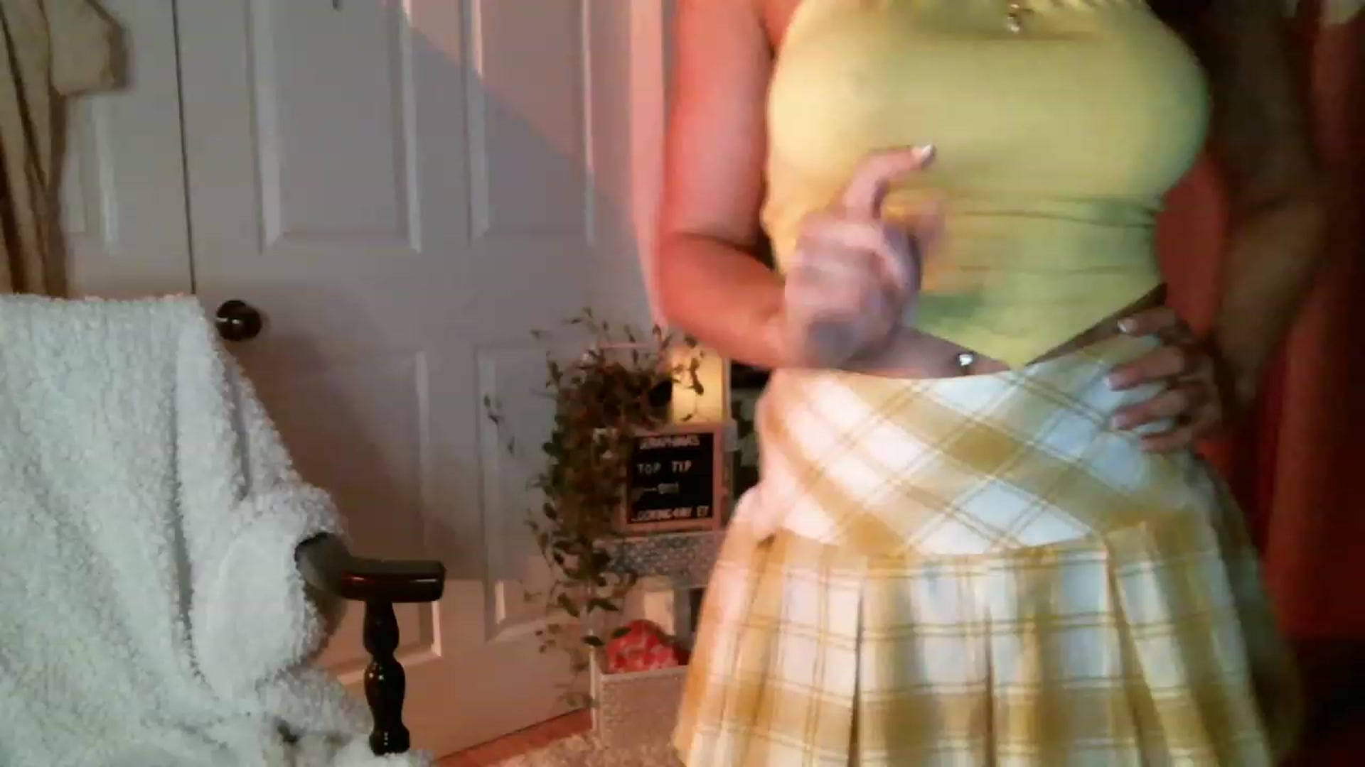 Gallery image thumbnail from SeraphinaR's myfreecams stream on, 03/21/2023, 02:24 image 17 of 20