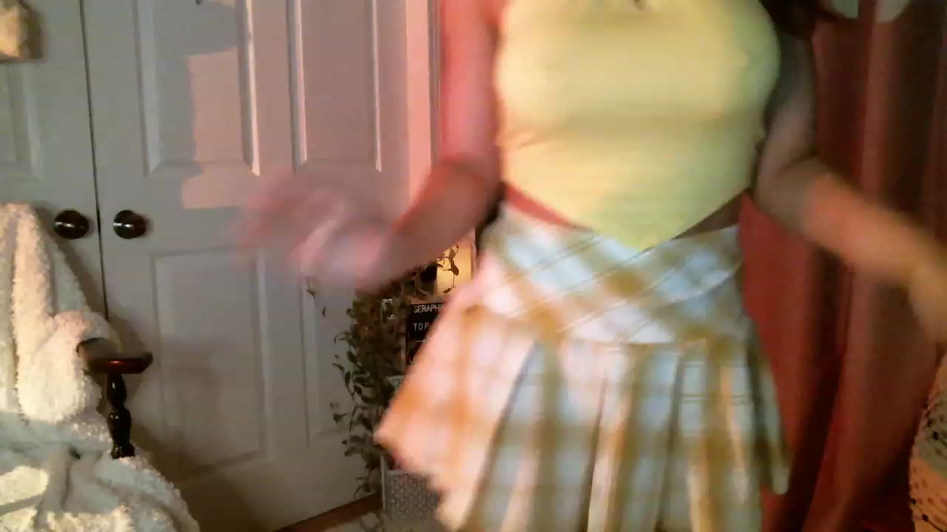 Gallery image thumbnail from SeraphinaR's myfreecams stream on, 03/21/2023, 02:24 image 10 of 20