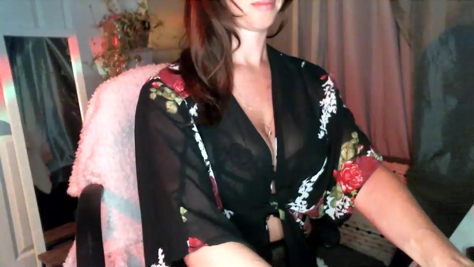 Gallery image thumbnail from SeraphinaR's myfreecams stream on, 06/02/2023, 02:38 image 5 of 20