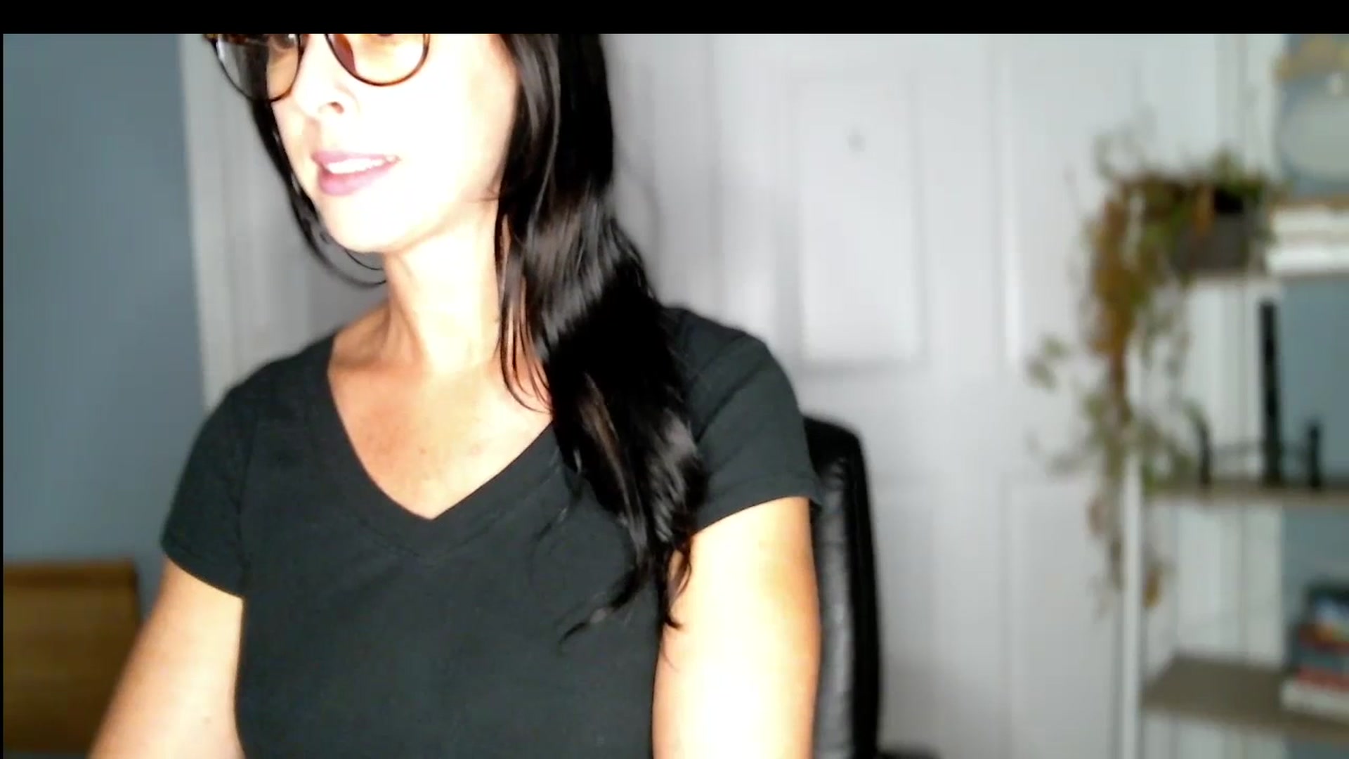 Gallery image thumbnail from SeraphinaR's myfreecams stream on, 07/17/2023, 16:00 image 16 of 20