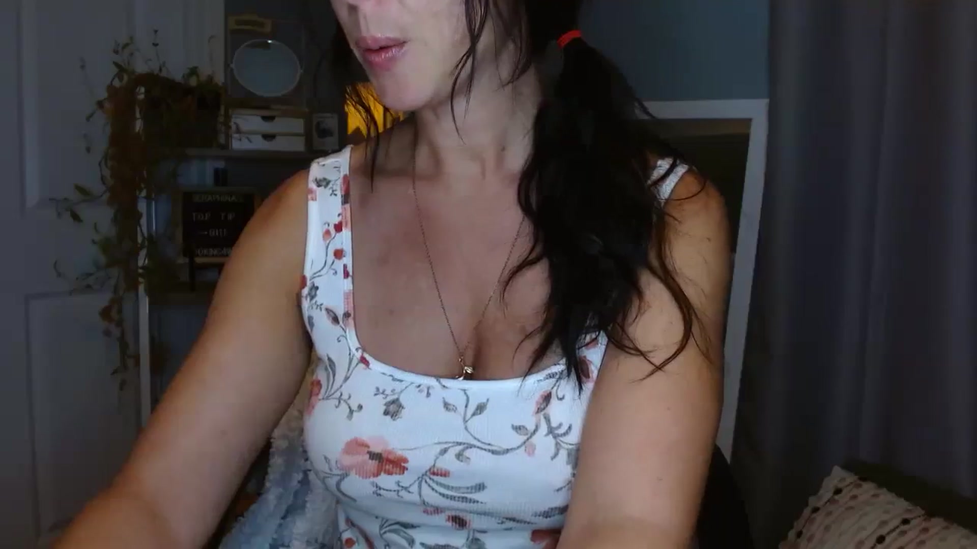 Gallery image thumbnail from SeraphinaR's myfreecams stream on, 07/23/2023, 17:11 image 7 of 20