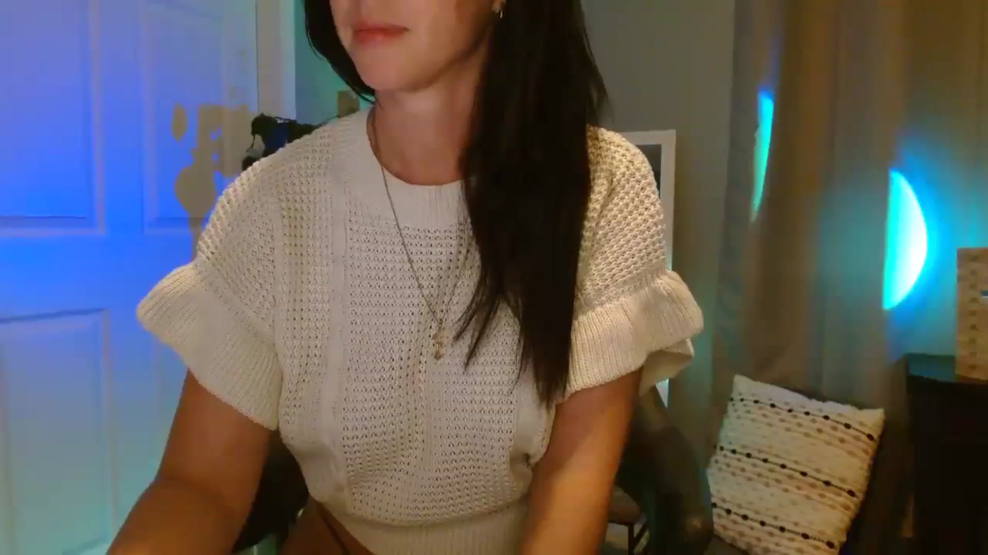 Gallery image thumbnail from SeraphinaR's myfreecams stream on, 09/19/2023, 01:32 image 10 of 20