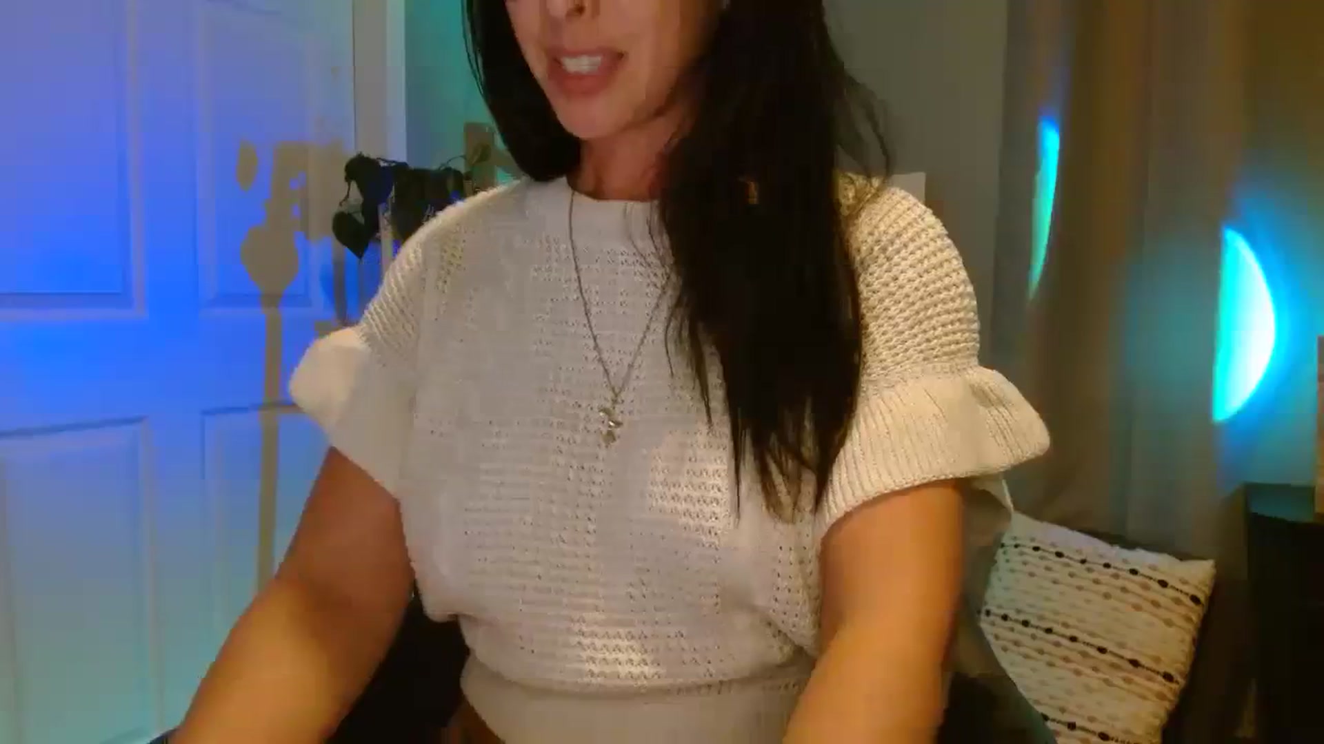 Gallery image thumbnail from SeraphinaR's myfreecams stream on, 09/19/2023, 01:32 image 19 of 20