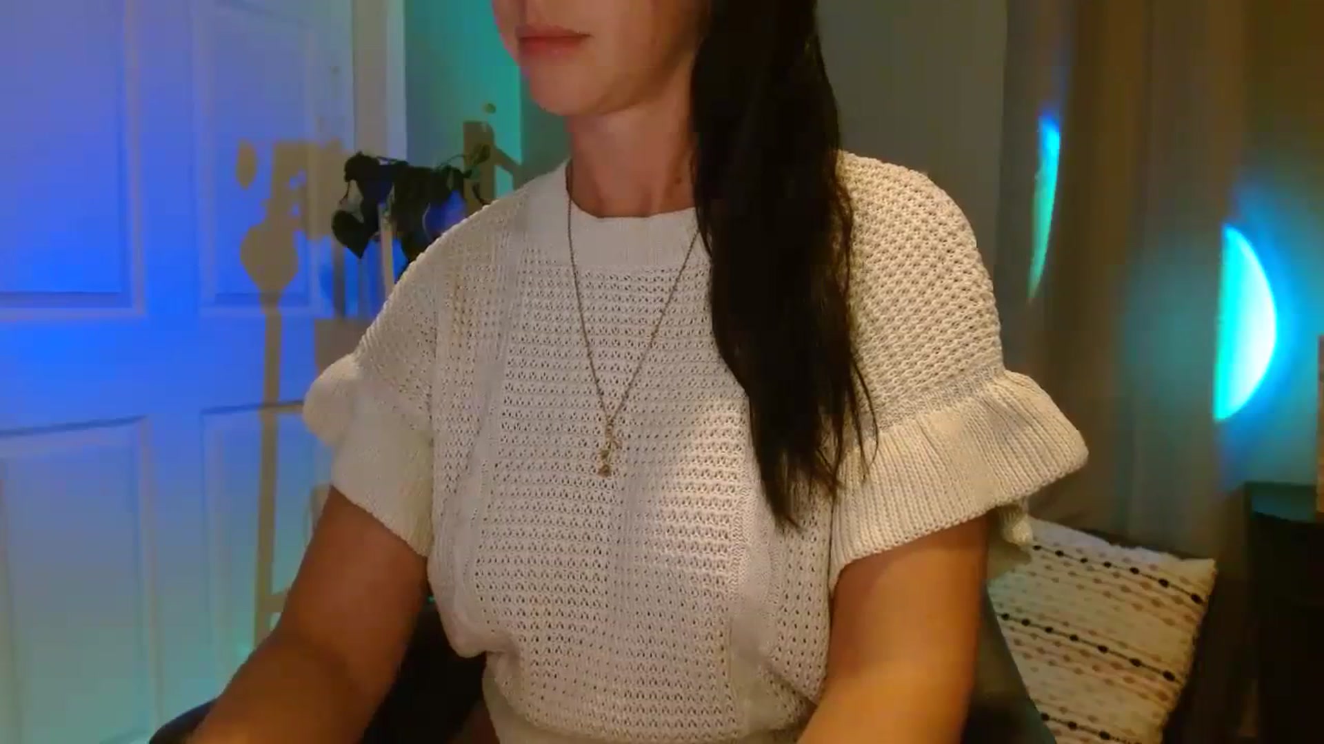 Gallery image thumbnail from SeraphinaR's myfreecams stream on, 09/19/2023, 01:32 image 20 of 20