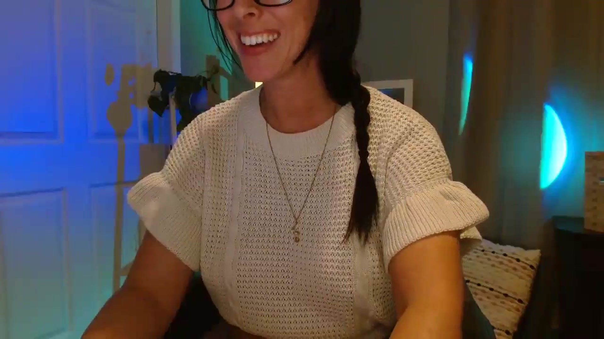 Gallery image thumbnail from SeraphinaR's myfreecams stream on, 09/19/2023, 01:32 image 8 of 20