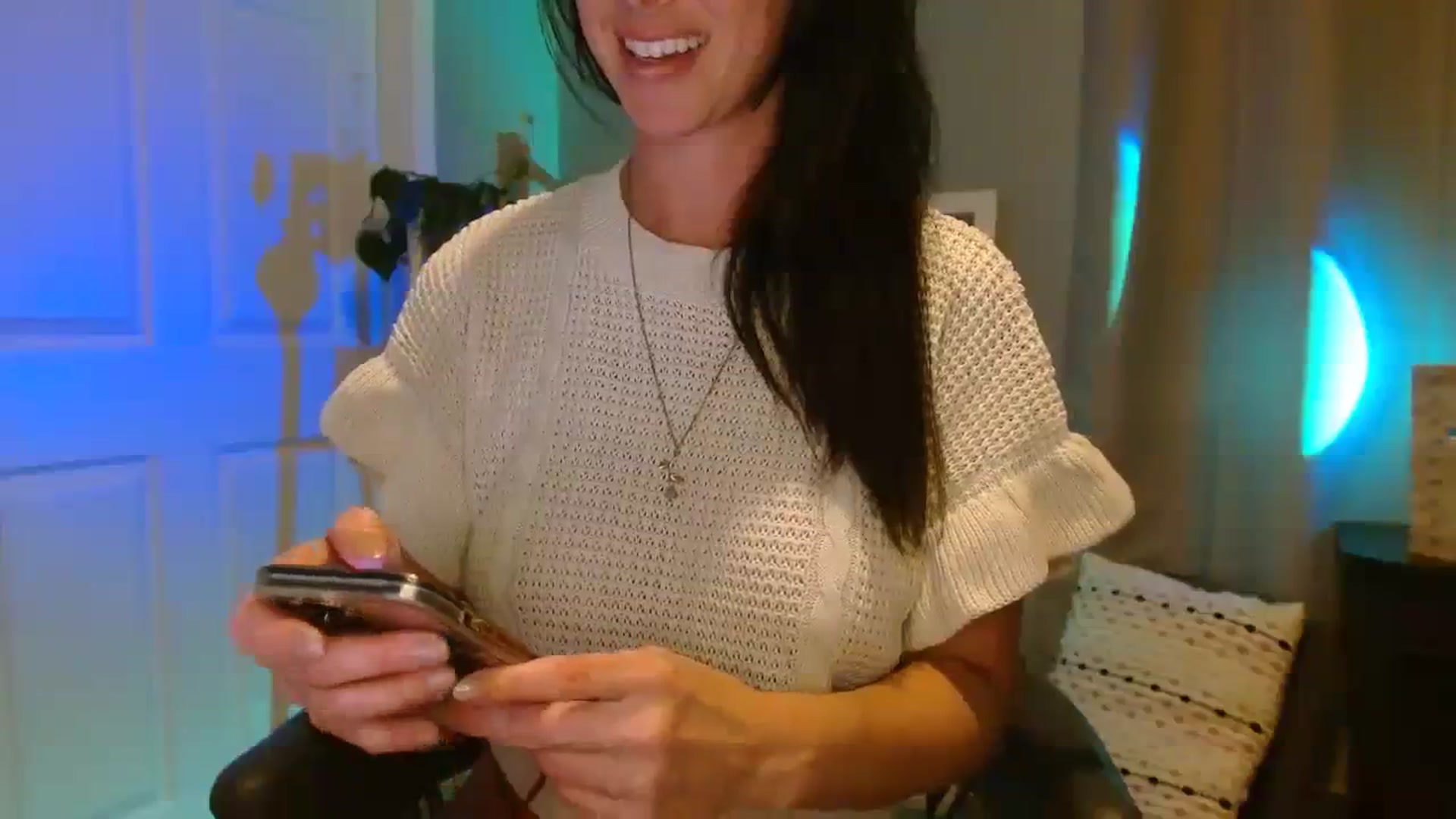Gallery image thumbnail from SeraphinaR's myfreecams stream on, 09/19/2023, 01:32 image 13 of 20