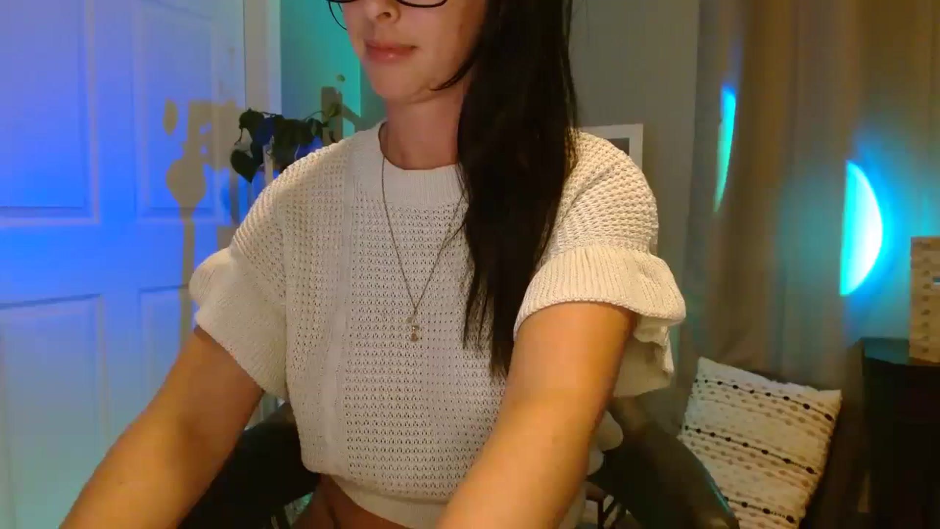 Gallery image thumbnail from SeraphinaR's myfreecams stream on, 09/19/2023, 01:32 image 15 of 20