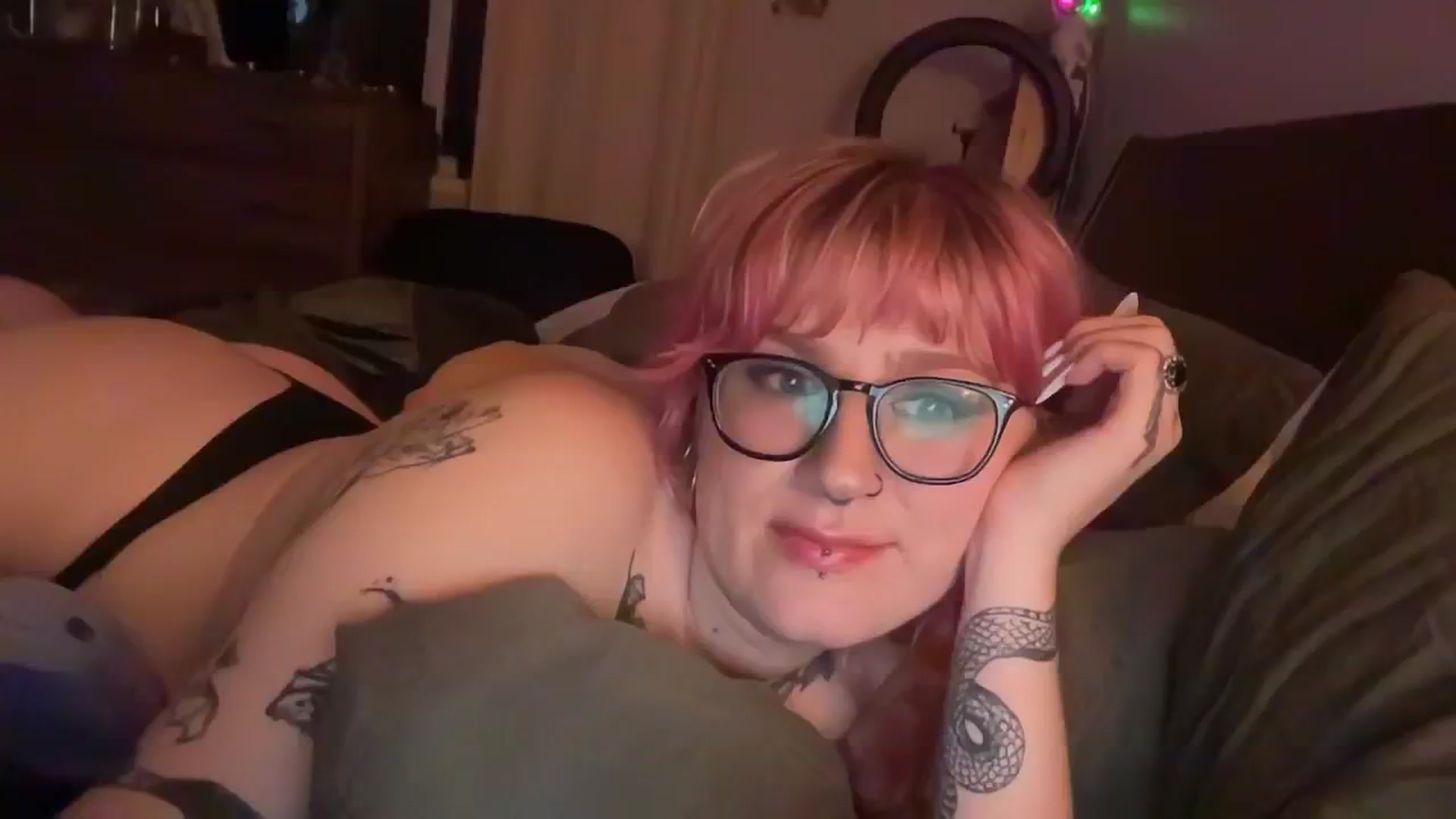 Gallery image thumbnail from SeraphineSilk's myfreecams stream on, 05/18/2025, 10:24 image 5 of 20