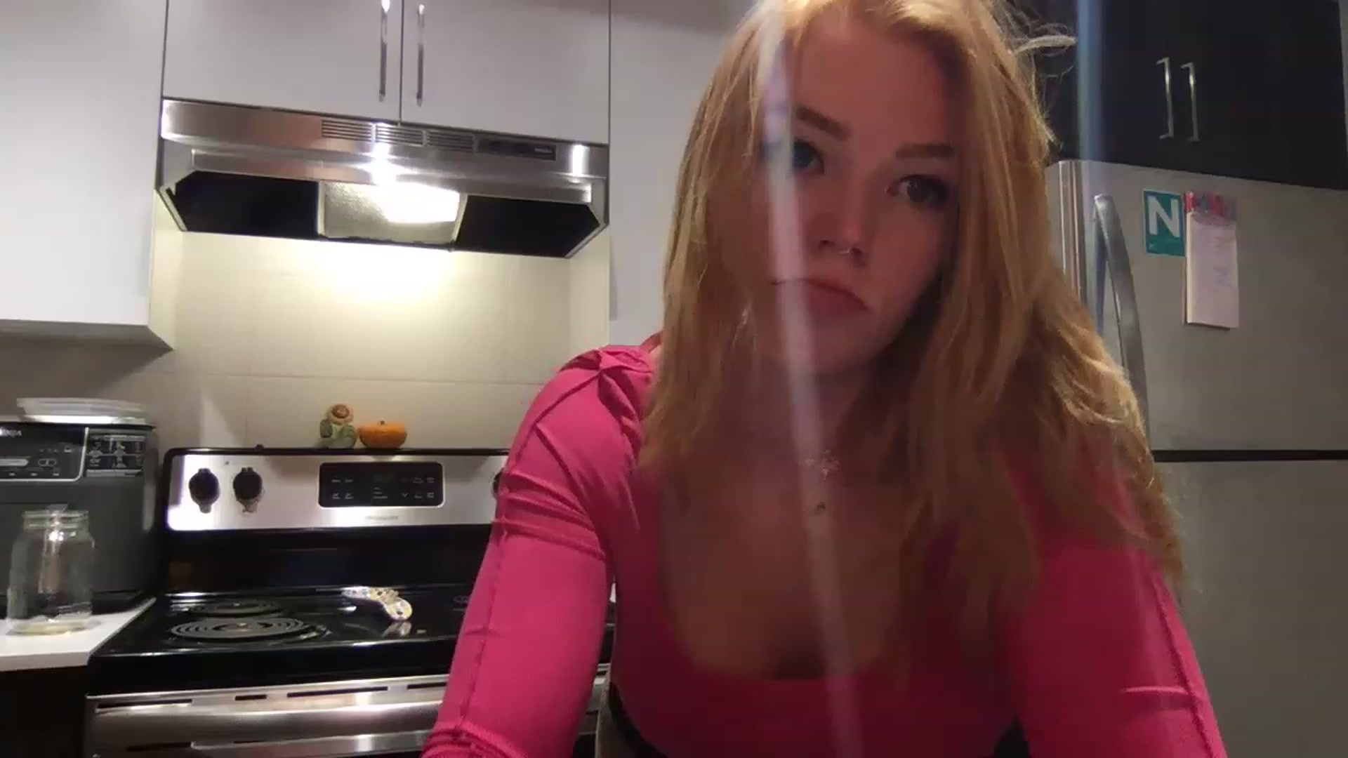 Gallery image thumbnail from Seraquinn_'s myfreecams stream on, 12/27/2022, 05:30 image 11 of 20