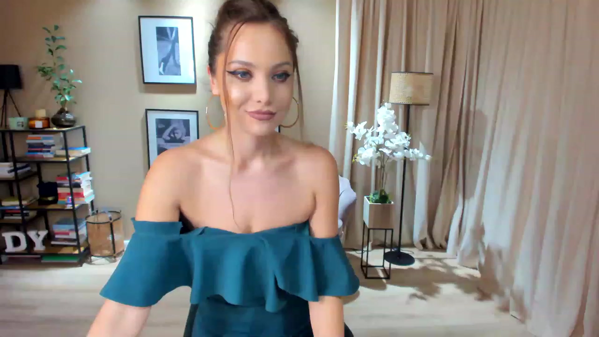 Gallery image thumbnail from SerenDYpity's myfreecams stream on, 11/14/2022, 22:36 image 20 of 20