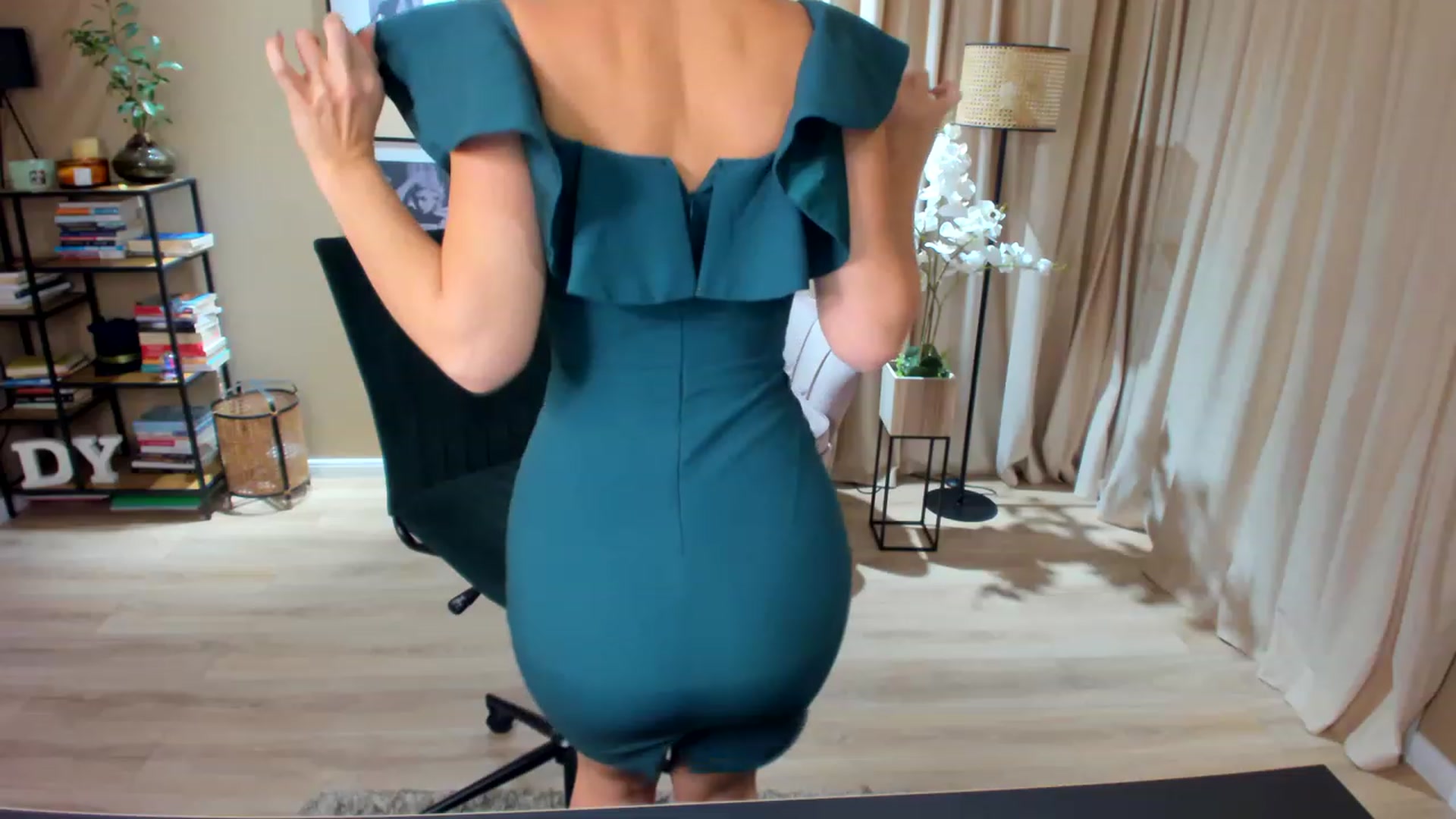 Gallery image thumbnail from SerenDYpity's myfreecams stream on, 11/14/2022, 22:36 image 16 of 20