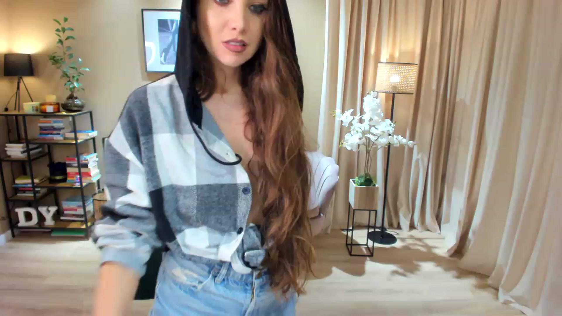 Gallery image thumbnail from SerenDYpity's myfreecams stream on, 11/15/2022, 22:25 image 18 of 20