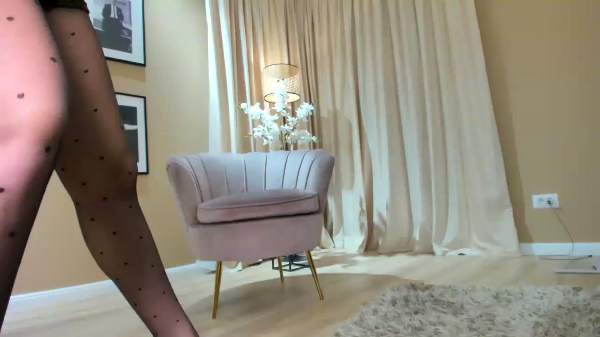 Gallery image thumbnail from SerenDYpity's myfreecams stream on, 11/15/2022, 23:53 image 14 of 20