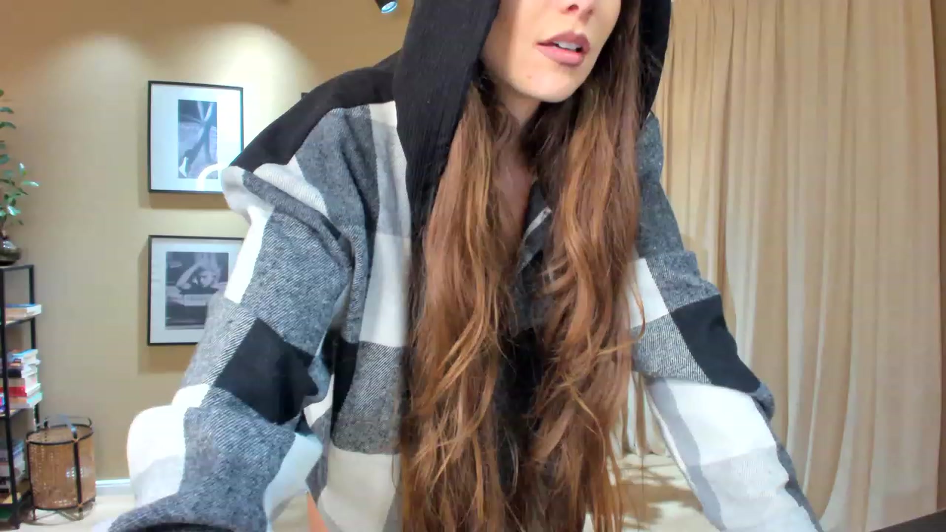 Gallery image thumbnail from SerenDYpity's myfreecams stream on, 11/16/2022, 24:54 image 5 of 20