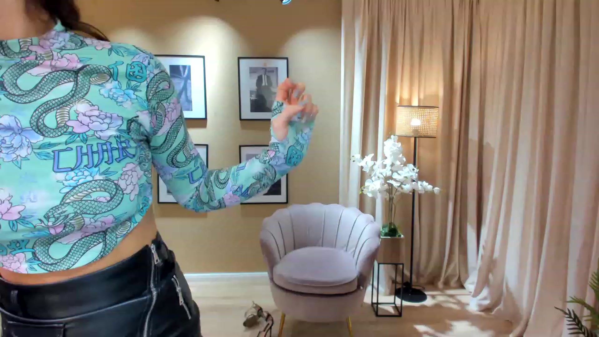 Gallery image thumbnail from SerenDYpity's myfreecams stream on, 11/18/2022, 21:59 image 17 of 20