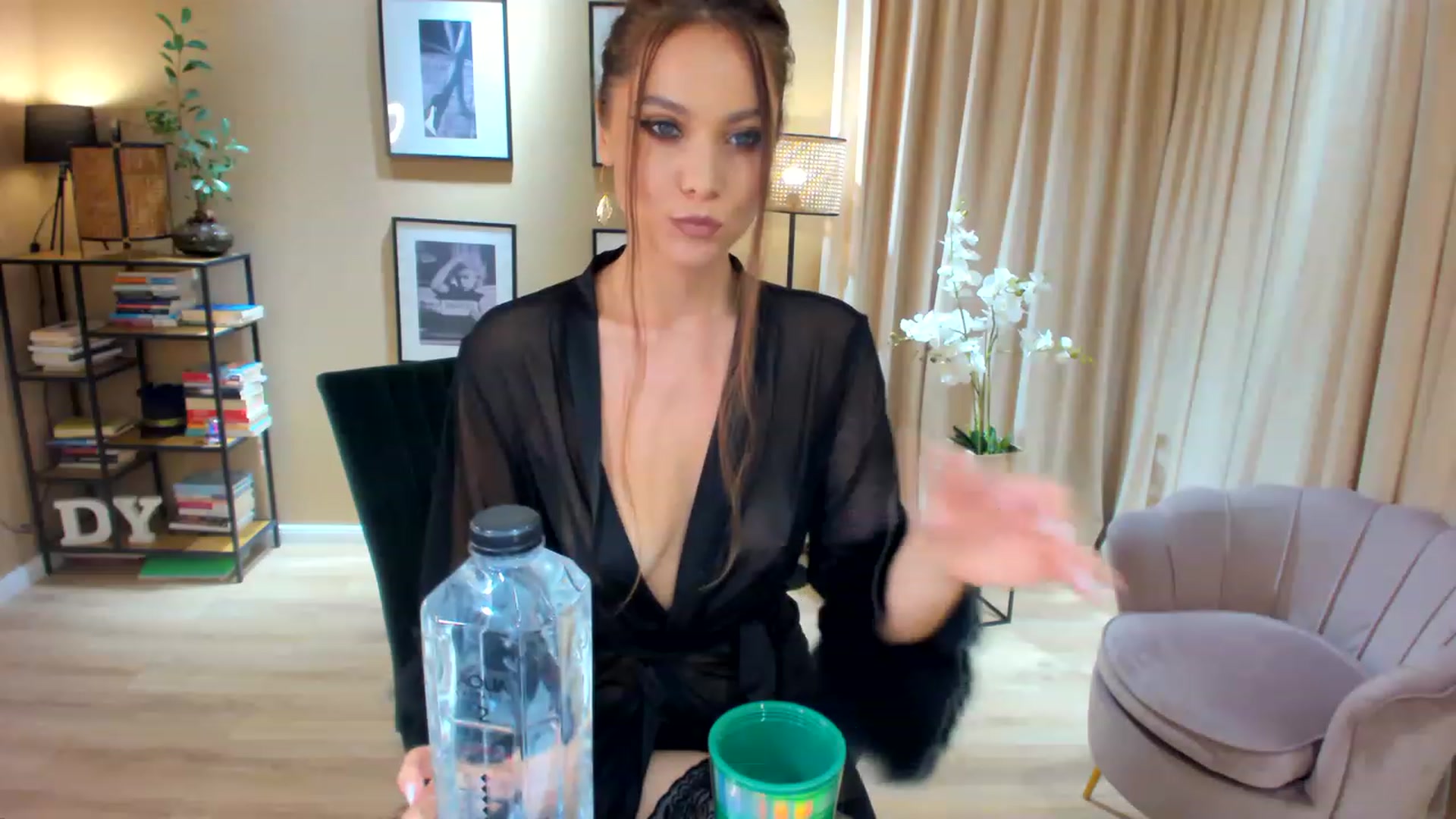 Gallery image thumbnail from SerenDYpity's myfreecams stream on, 12/02/2022, 20:42 image 9 of 20